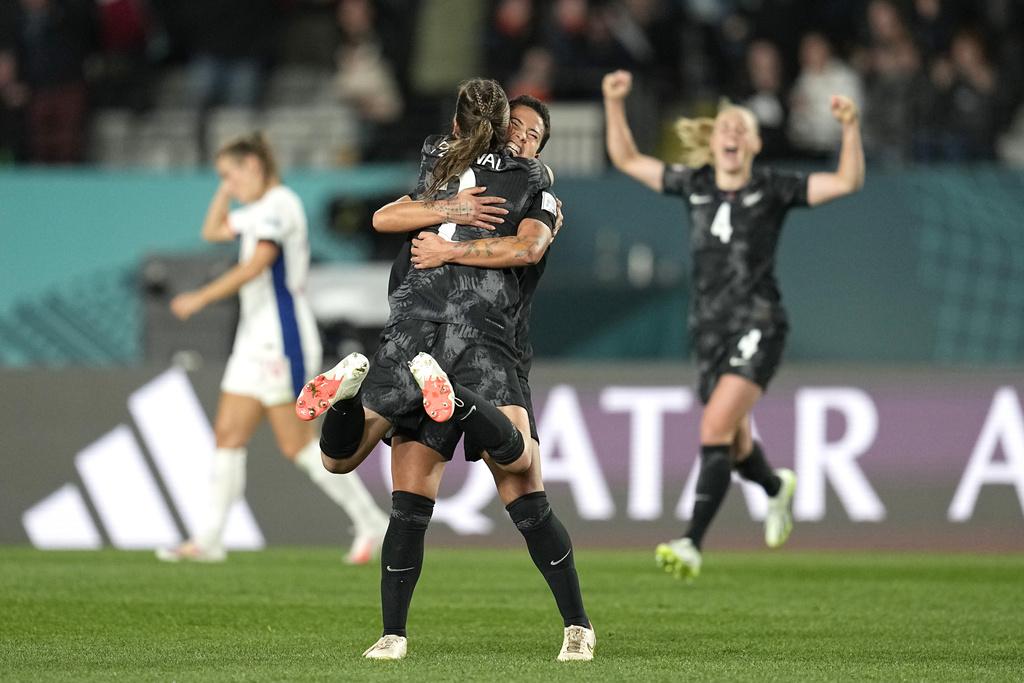 新西蘭球員完場興奮慶祝。(美聯社)