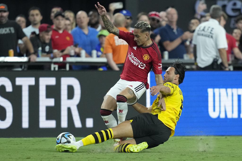 曼聯熱身賽負多蒙特2:3 奧拿拿嬲爆罵馬古尼。(美聯社)