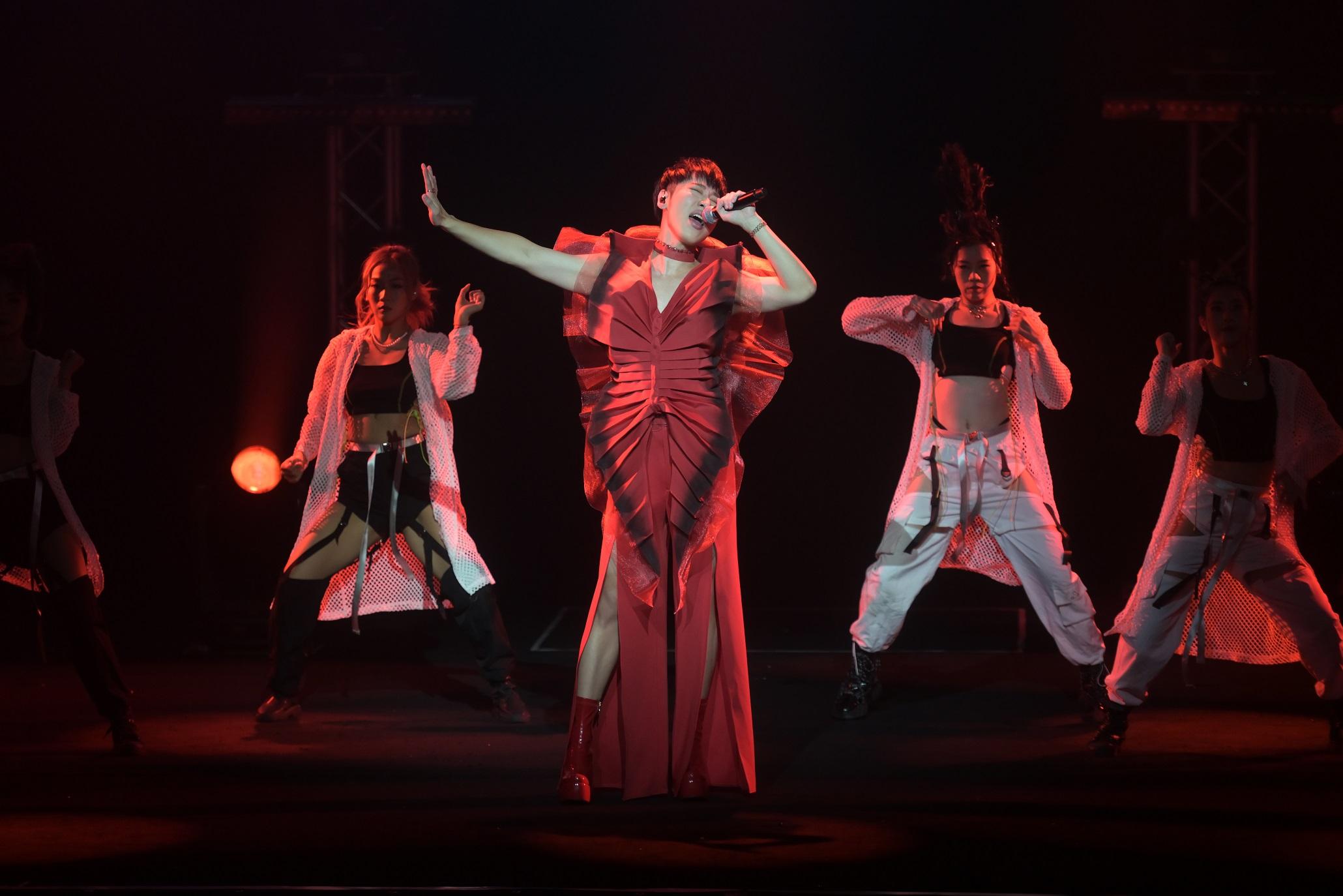 小賴自爆被認錯是「五月天」成員,(《五堅情 Moon Landing 月面著陸澳門演唱會》。