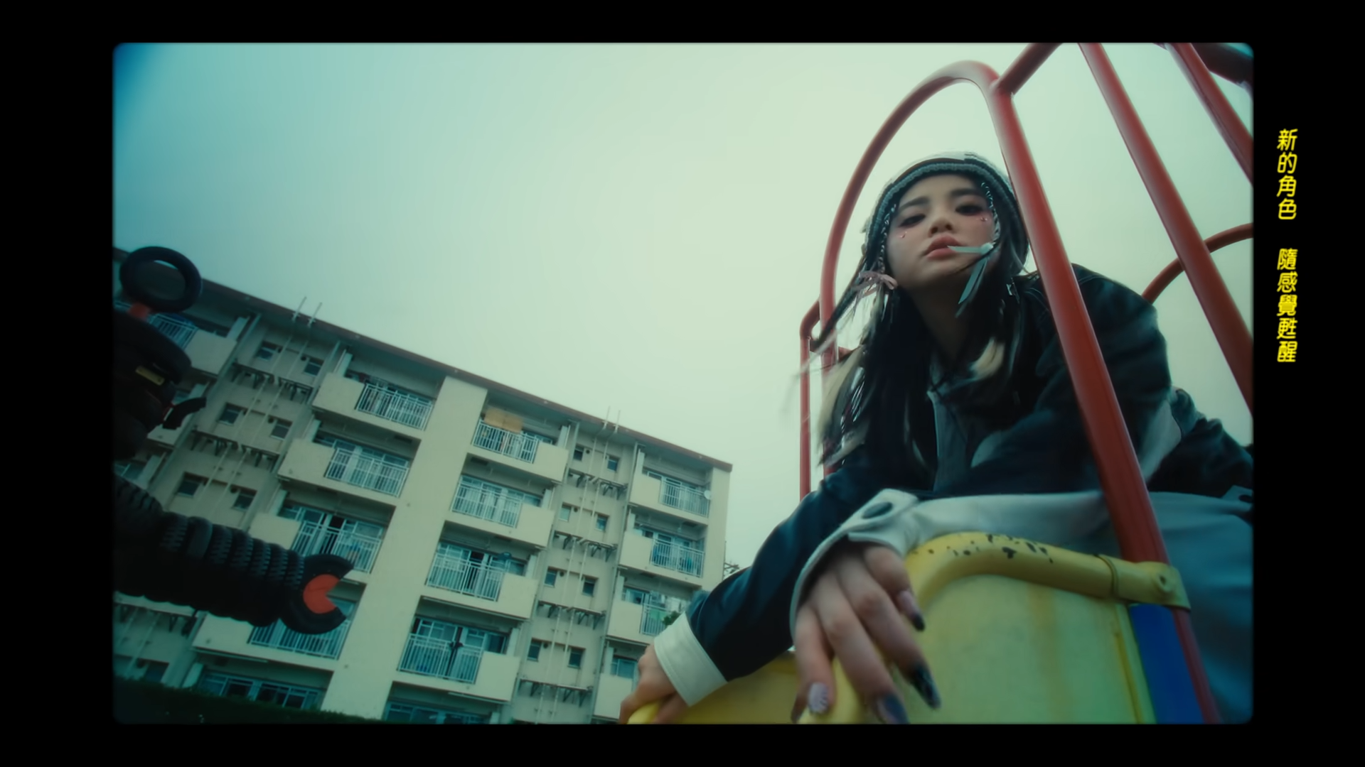 姚焯菲Chantel《這個姿態》MV百變造型。(Youtube截圖)