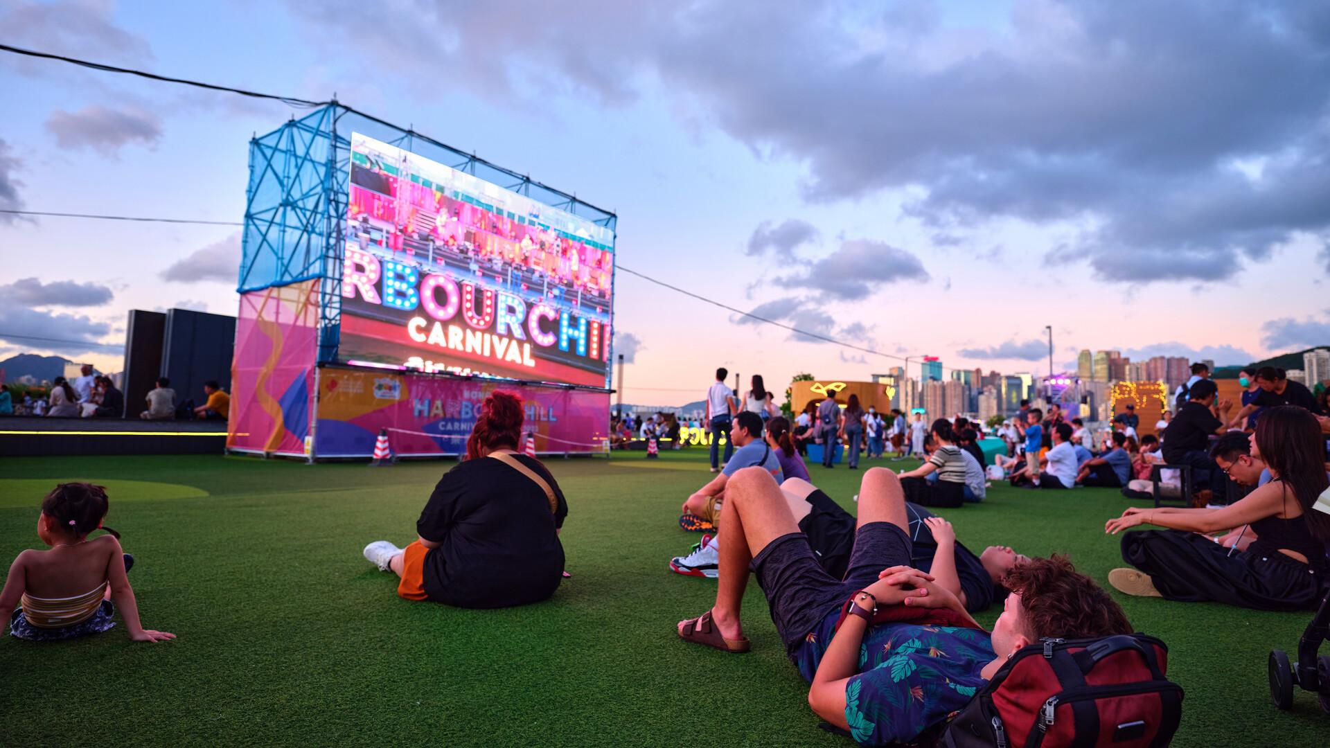 旅發局舉辦「開心香港」樂聚維港嘉年華,除有維港水上音樂會,亦有多個連串精彩節目沿海濱上演。