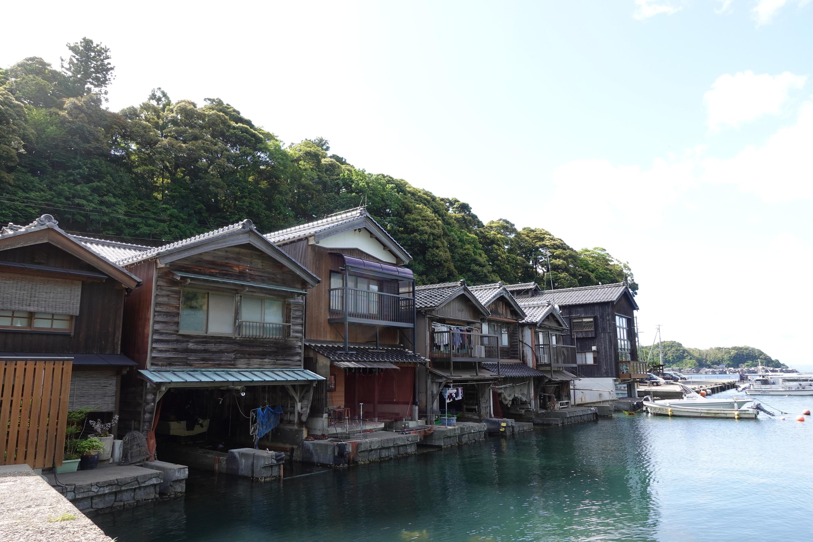 現時伊根大概有230多間舟屋。