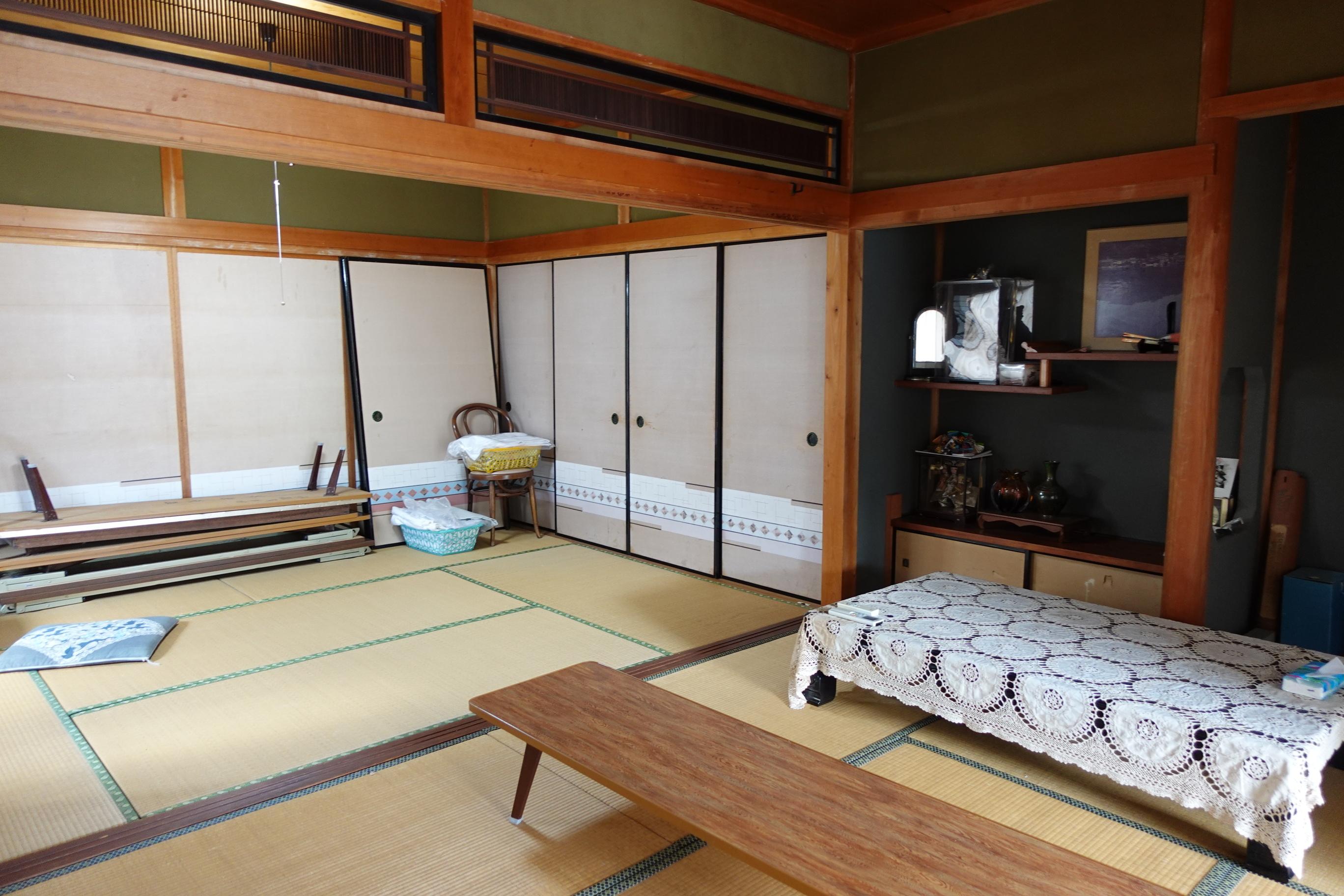 上層就是居住的地方。