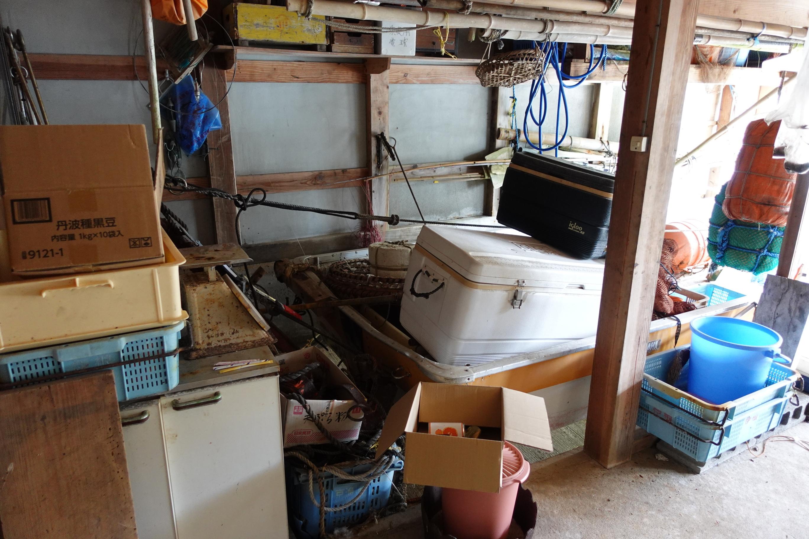 下層用於停泊船隻,方便作業及出海。