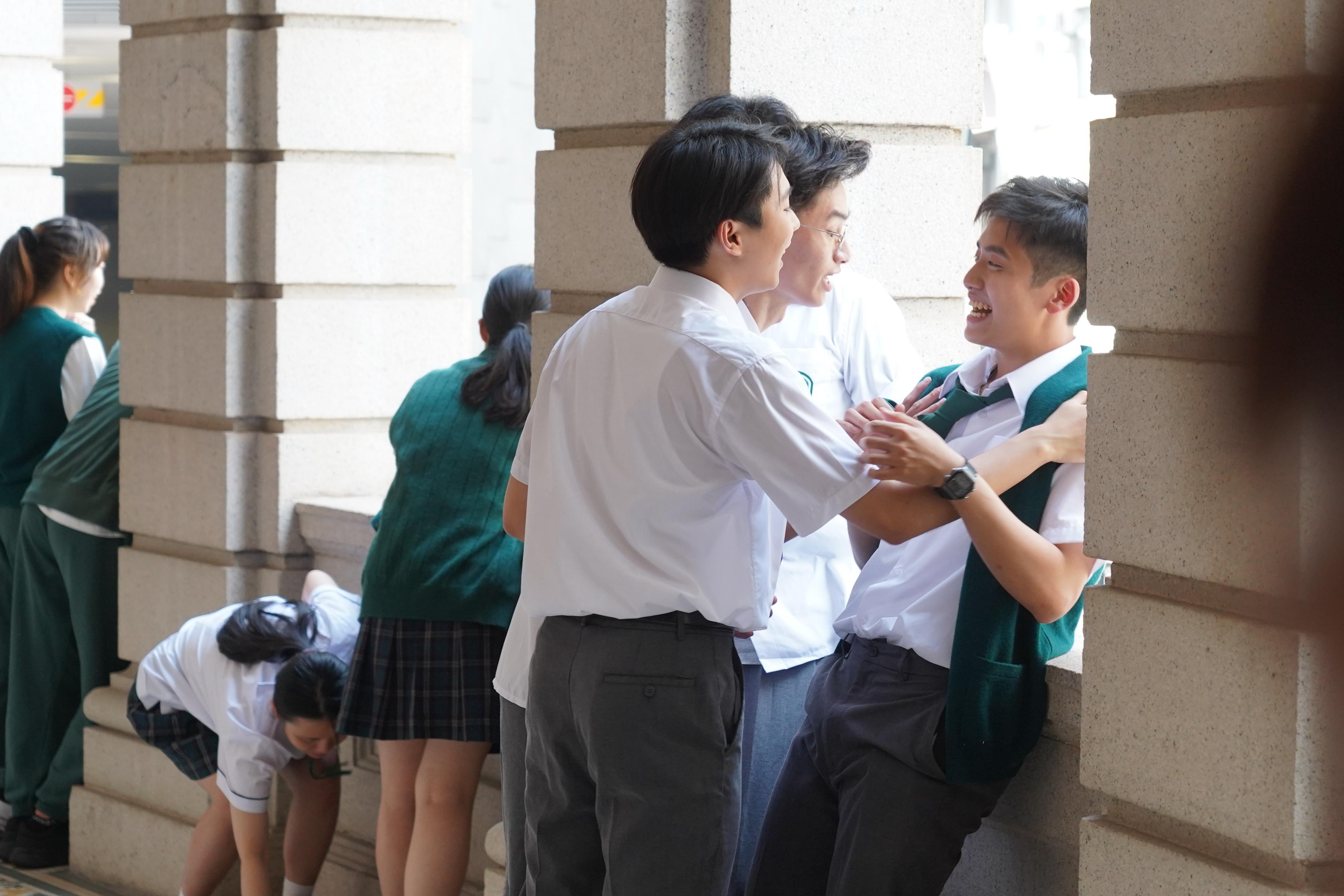 MV故事講何求在校園被欺凌。