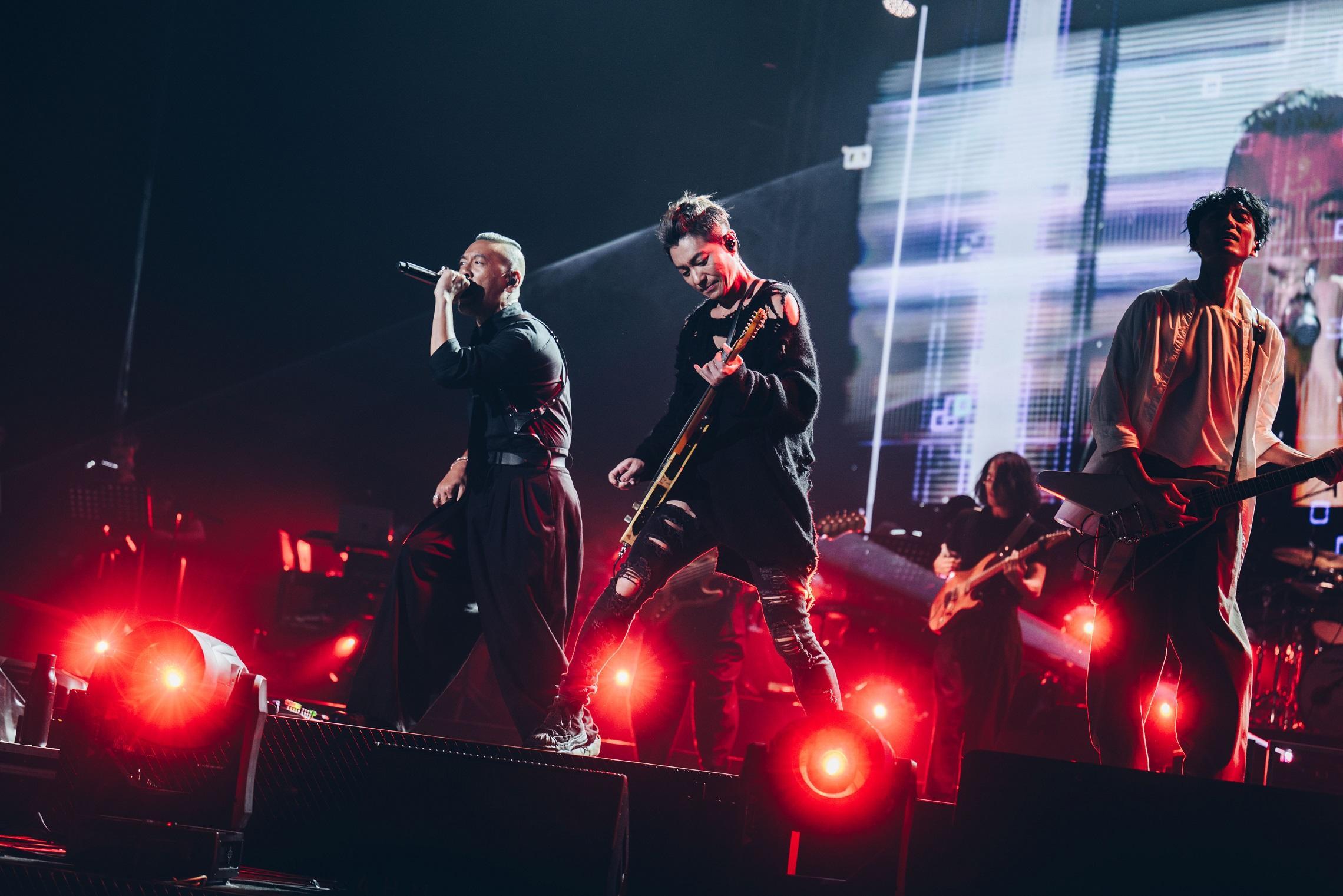 周國賢與麥浚龍首次合作開騷,舉行《852FES Awaken Music Endy Chow • Juno Mak》演唱會。