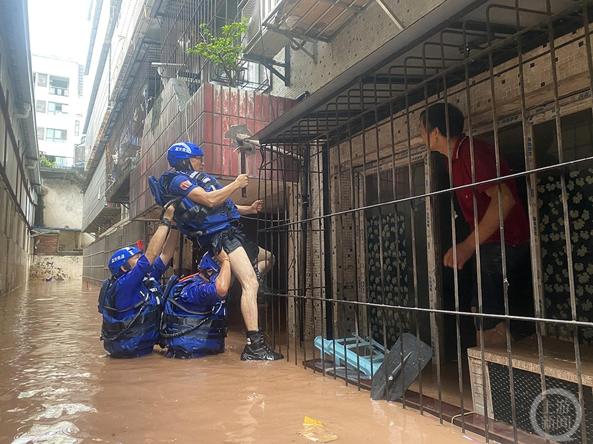 重慶暴雨|萬州區遇67年最大雨災 增至17死2人失蹤 (新華社)