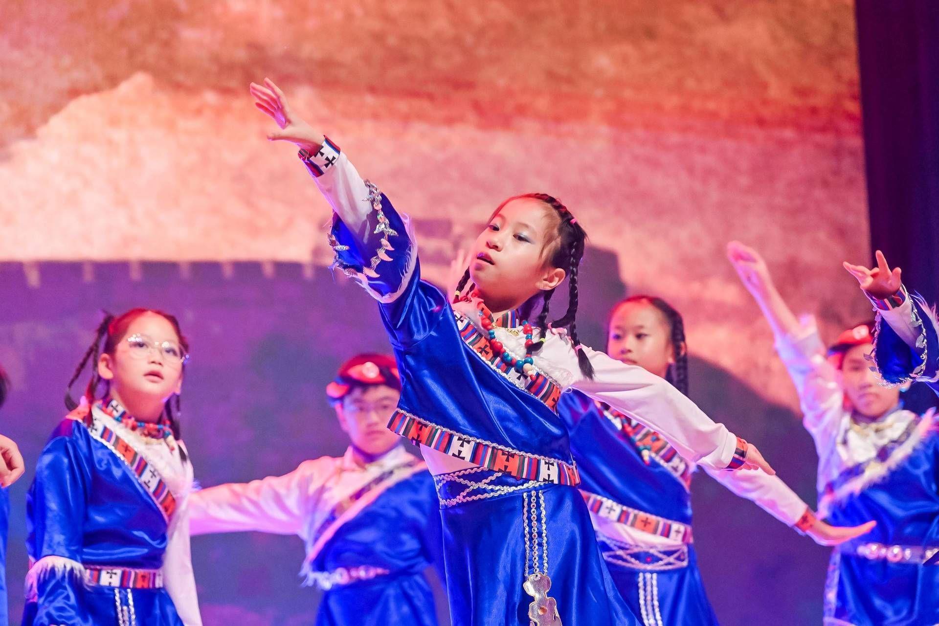 善德基金會今午舉行「善德學堂-中華優秀文化校園計劃大匯演」。文化體育及旅遊局楊潤雄局長、中聯辦新界工作部李功勛副部長及中國銀行(香港)首席信息官鄭松岩博士擔任主禮嘉賓。