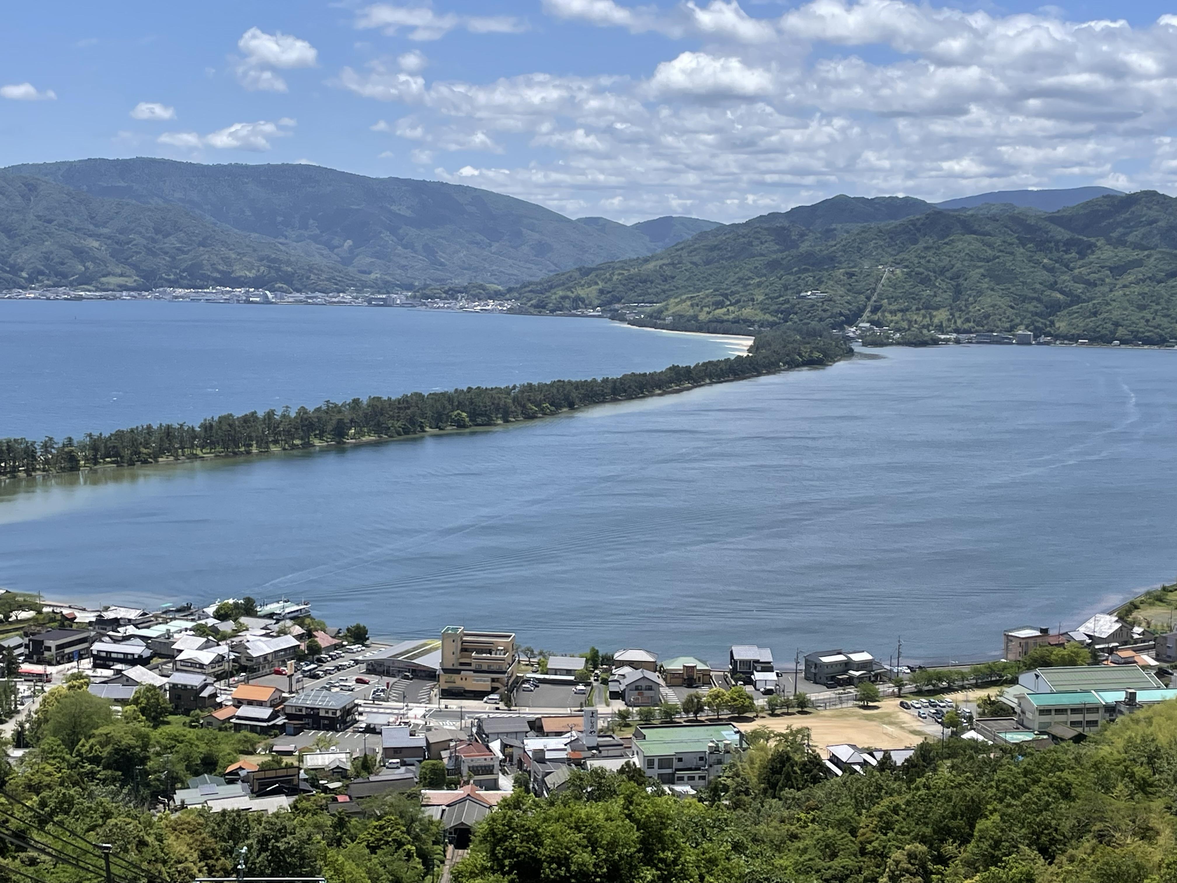 「飛龍觀」即是到龍在天上飛舞的奇景。