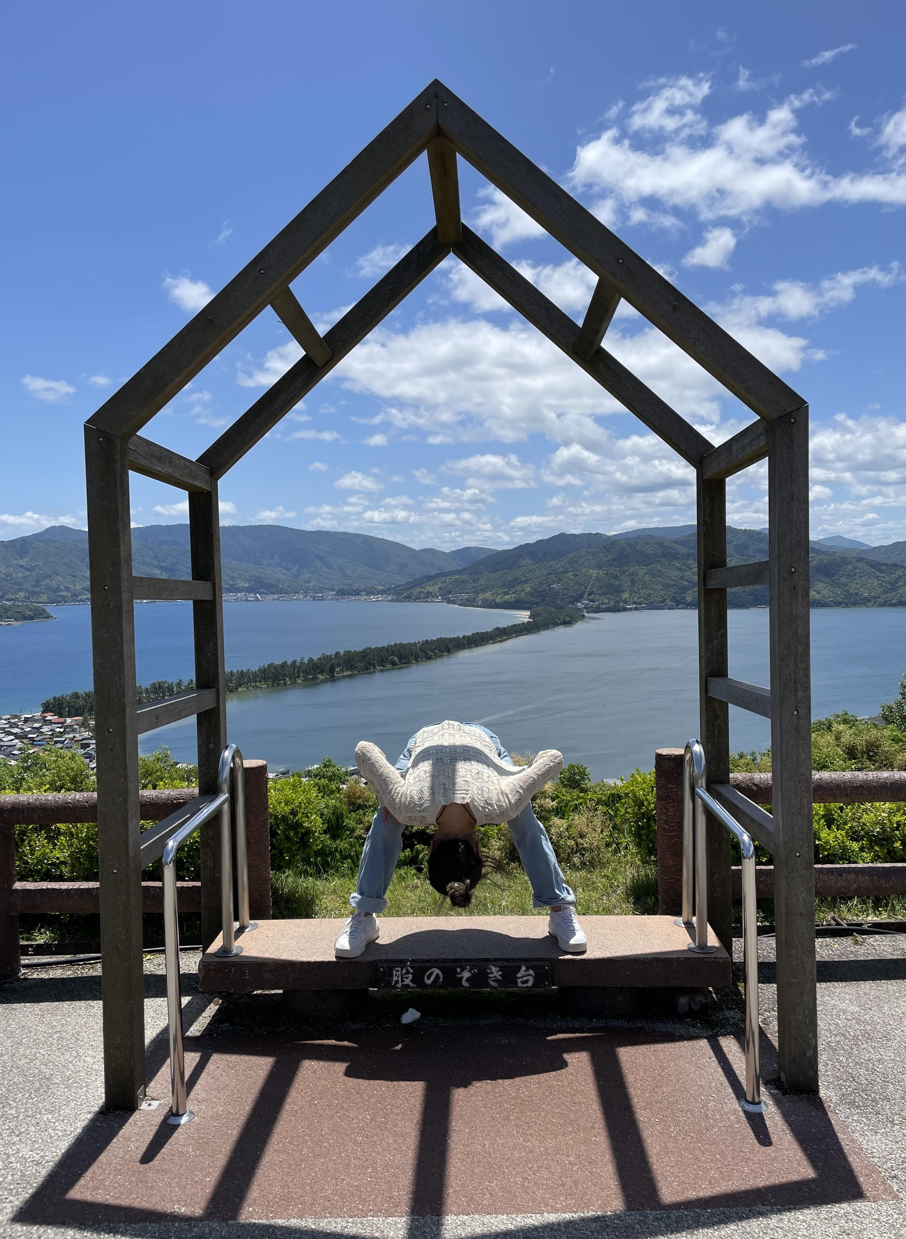 大家一定要彎腰倒轉欣賞「飛龍觀」。