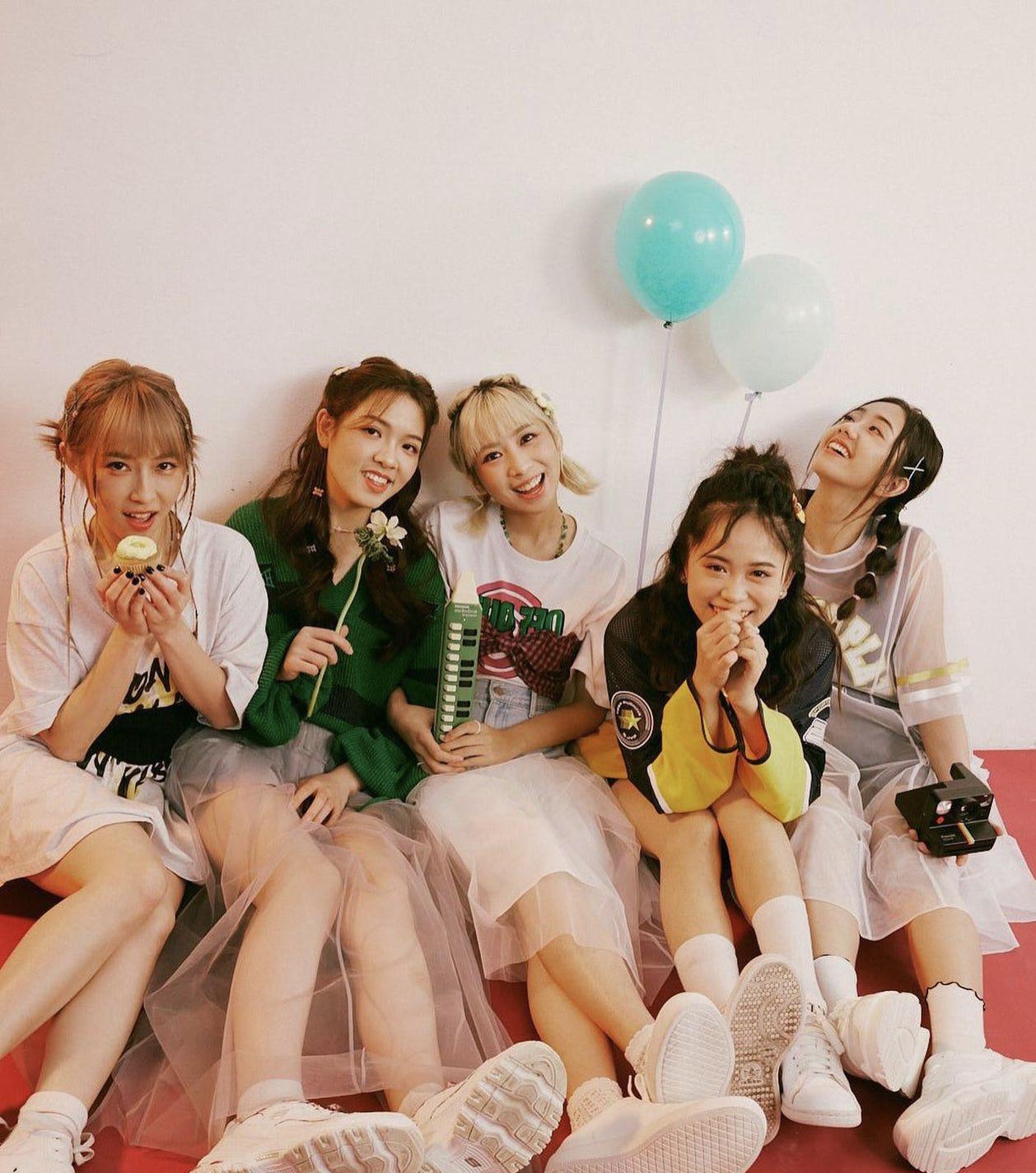 Jaime與四位陳輝陽「女聲合唱」成員Georgina、Kay、Winky、Chiutung,自組成獨立女團Beanies出歌。