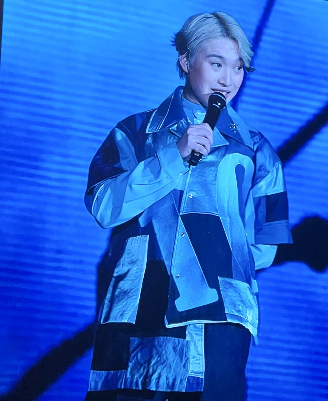 Jer的歌衫上的「10」字,是他參加《造星》時的編號。