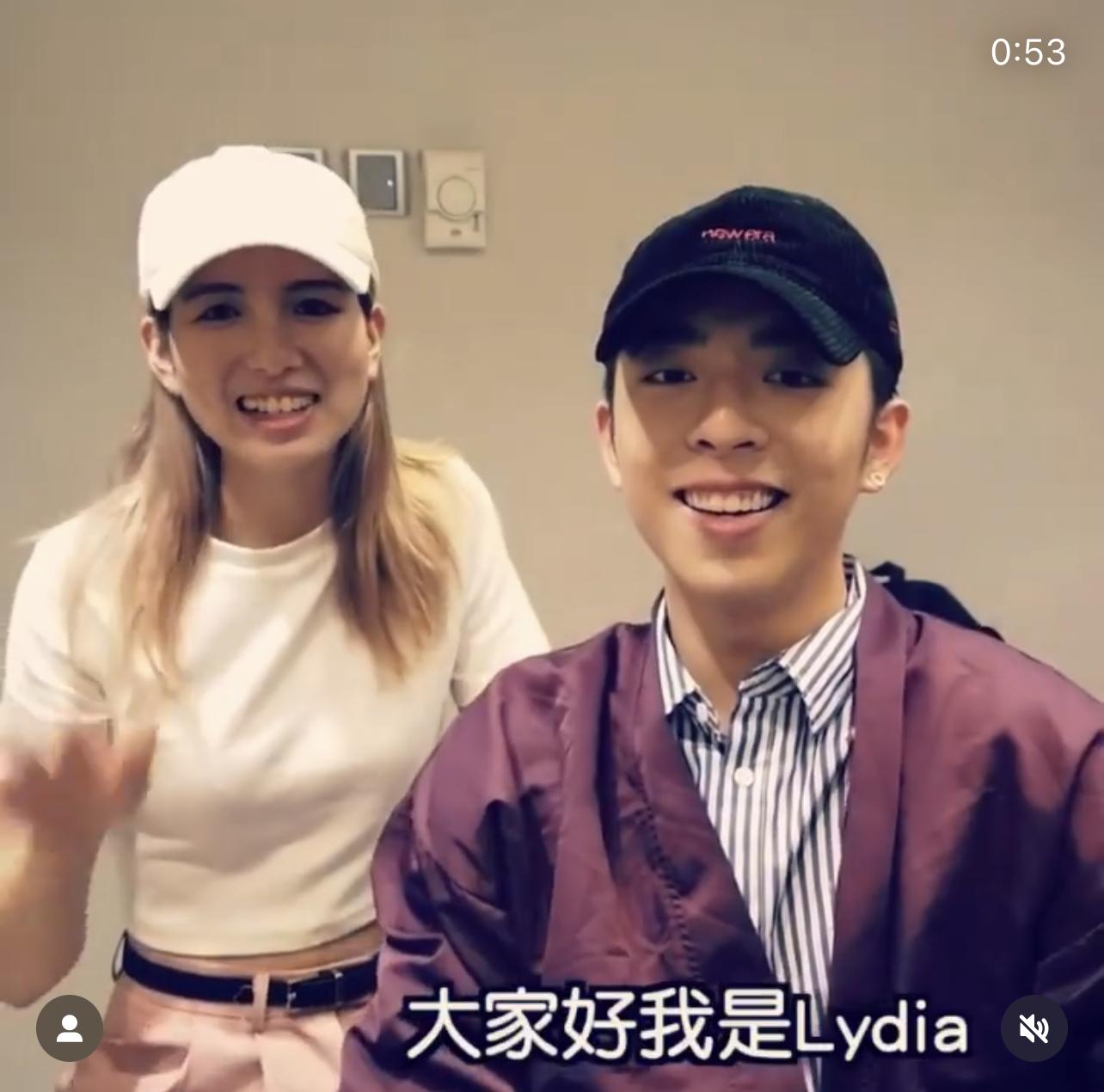 Lydia亦有為Edan整理頭髮。