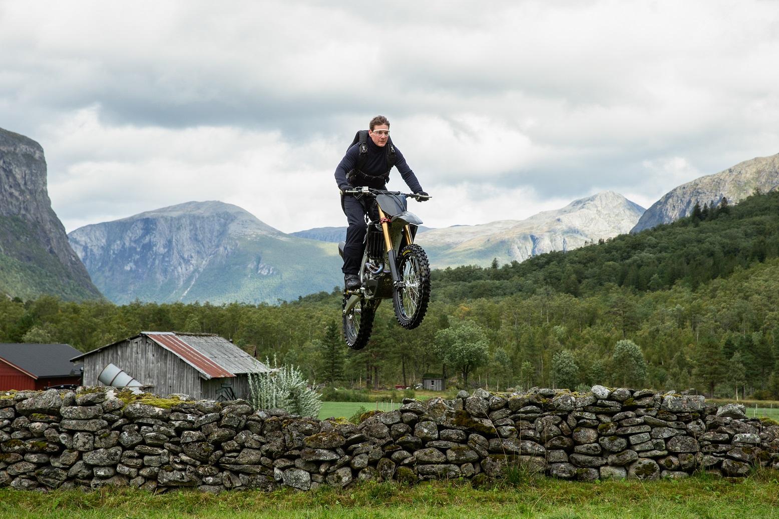 湯告魯斯堅持親身上陣應付危險動作場面。