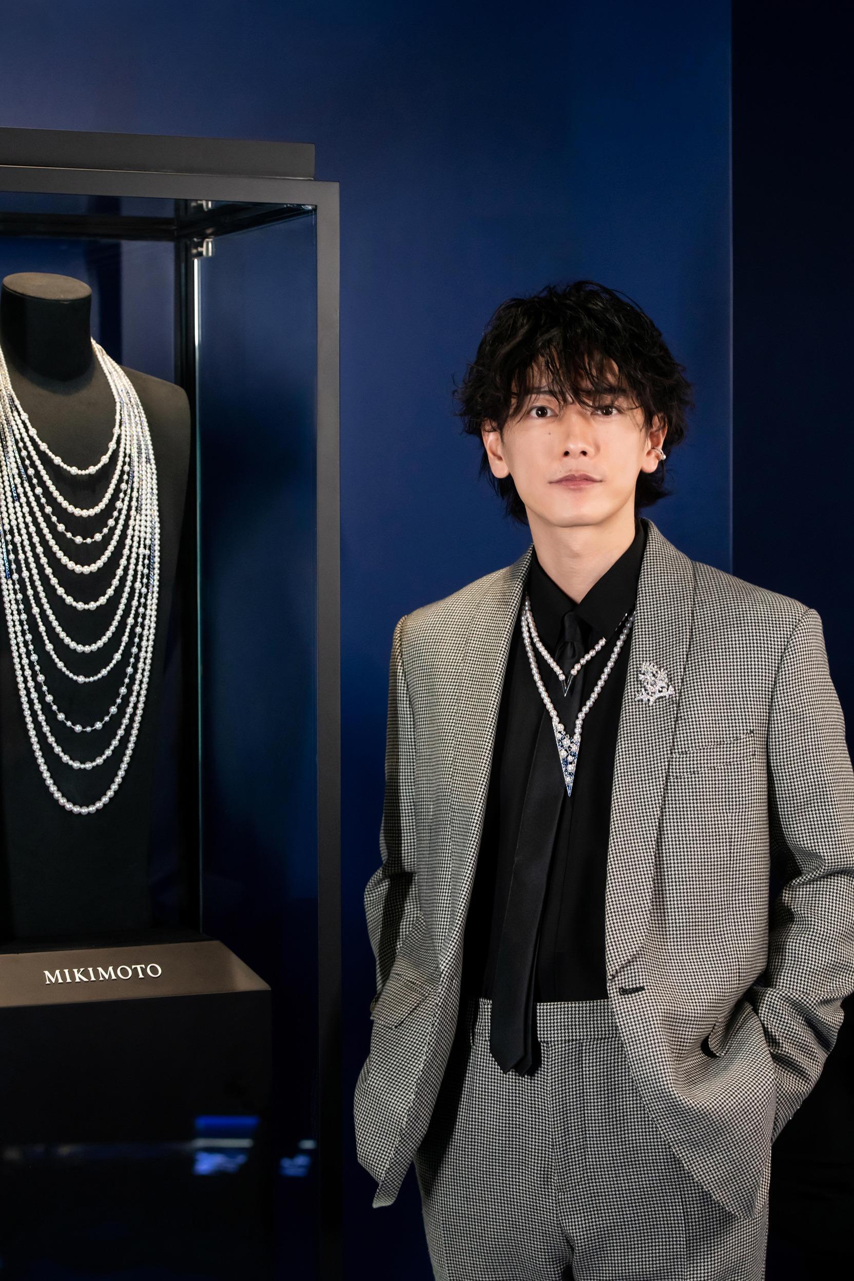 佐藤健出席MIKIMOTO ifc mall 130周年期間限定店《A LOVE LETTER TO THE SEA.》開幕。