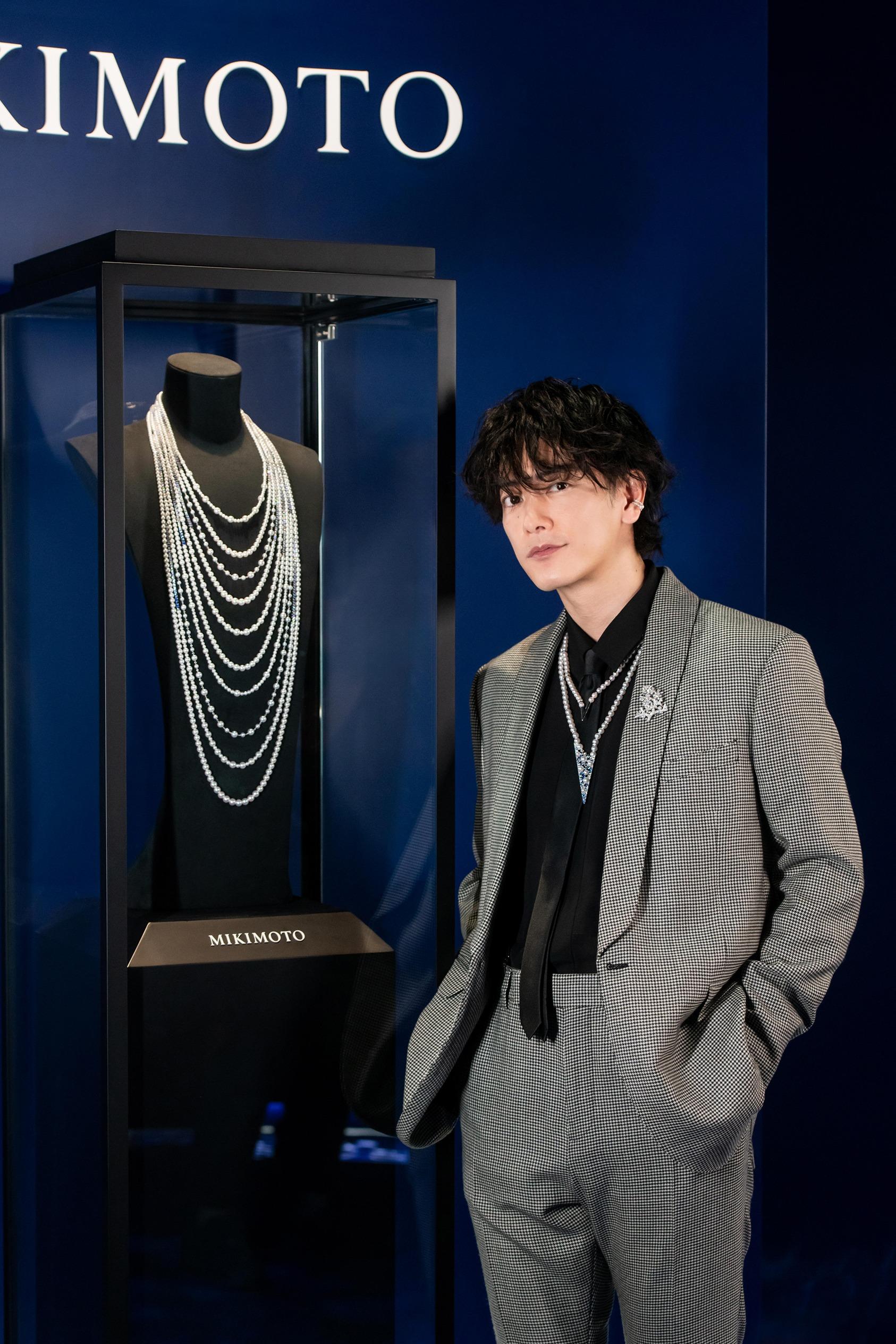 佐藤健出席MIKIMOTO ifc mall 130周年期間限定店《A LOVE LETTER TO THE SEA.》開幕。