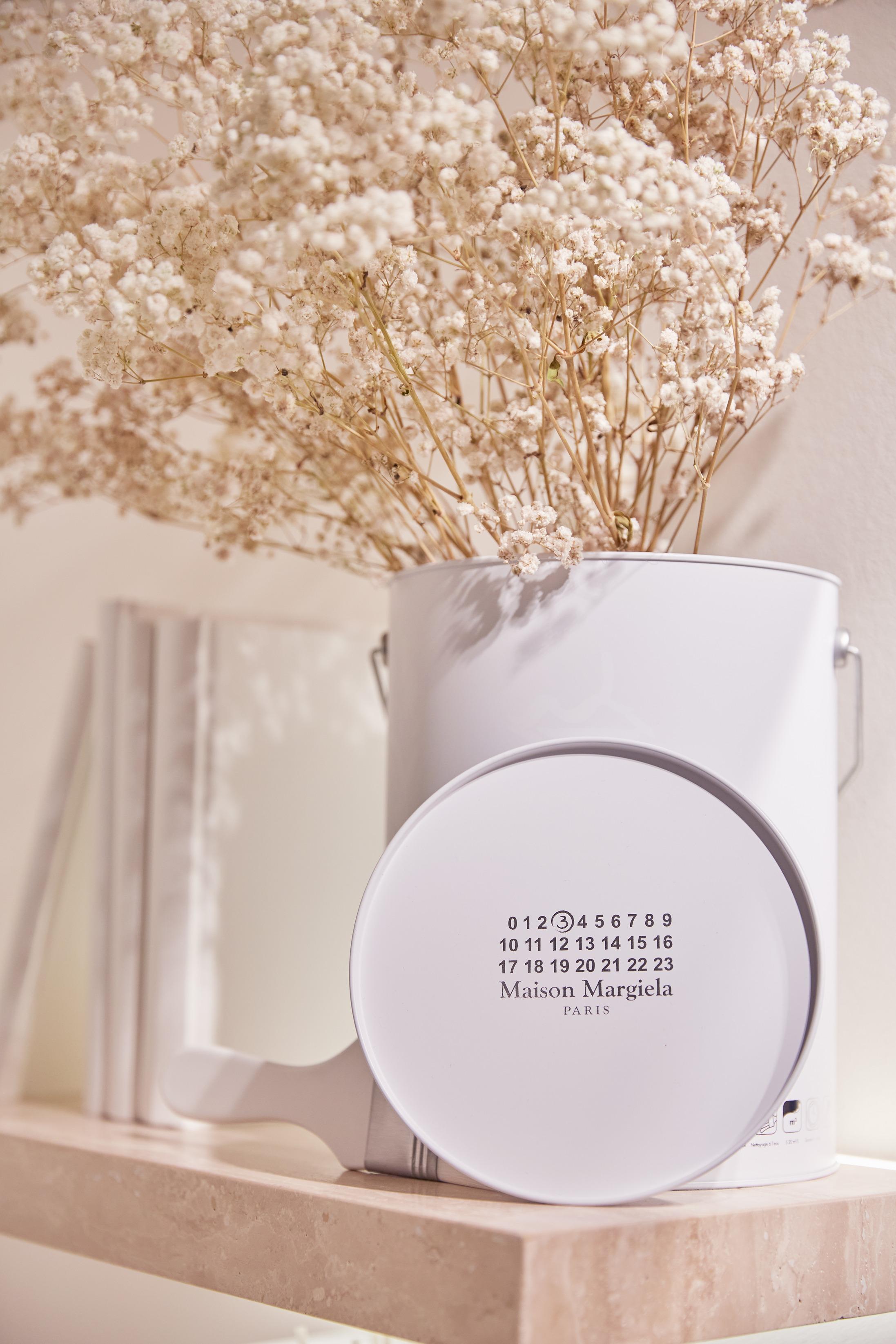 Maison Margiela x Olga Prader “愛—油漆罐”