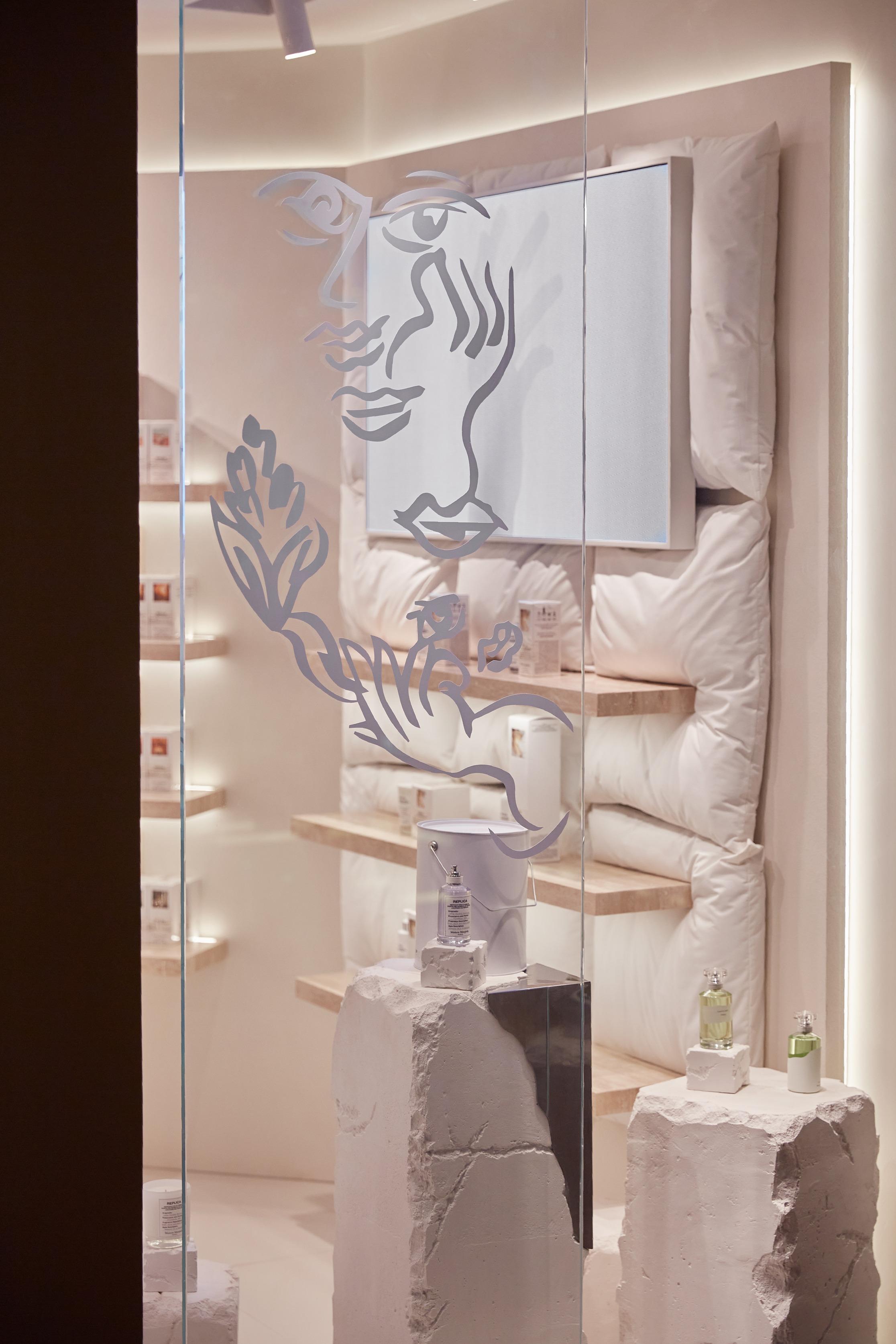 Maison Margiela的K11 MUSEA香氛專門店,展示法國藝術家Olga Prader的作品。