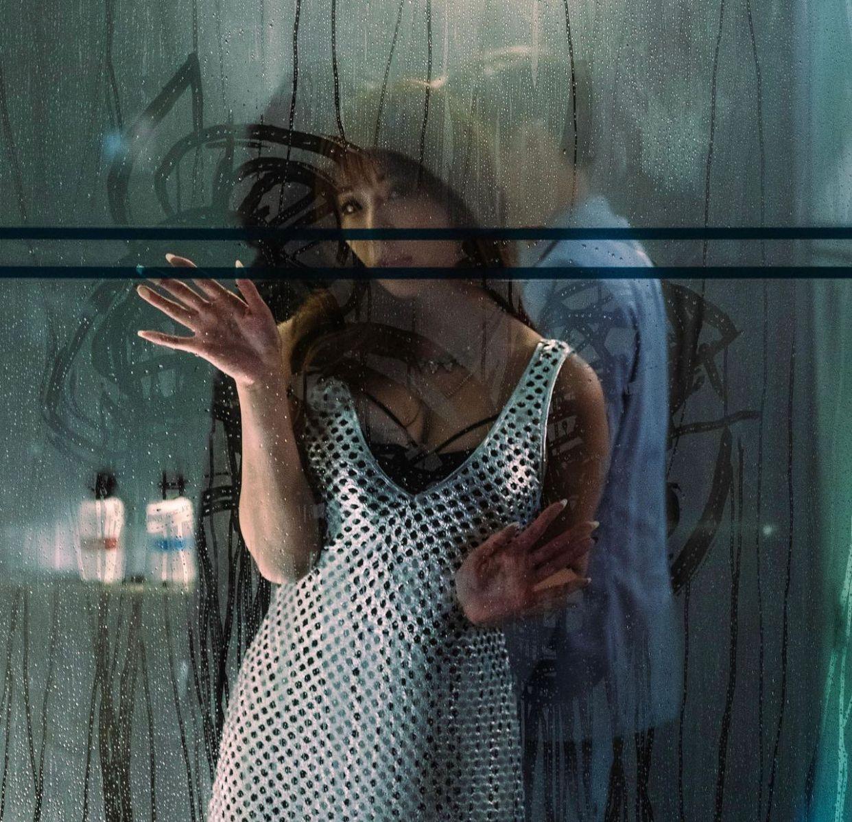 《二泊三日》於音樂平台上架,MV已在昨天首播。