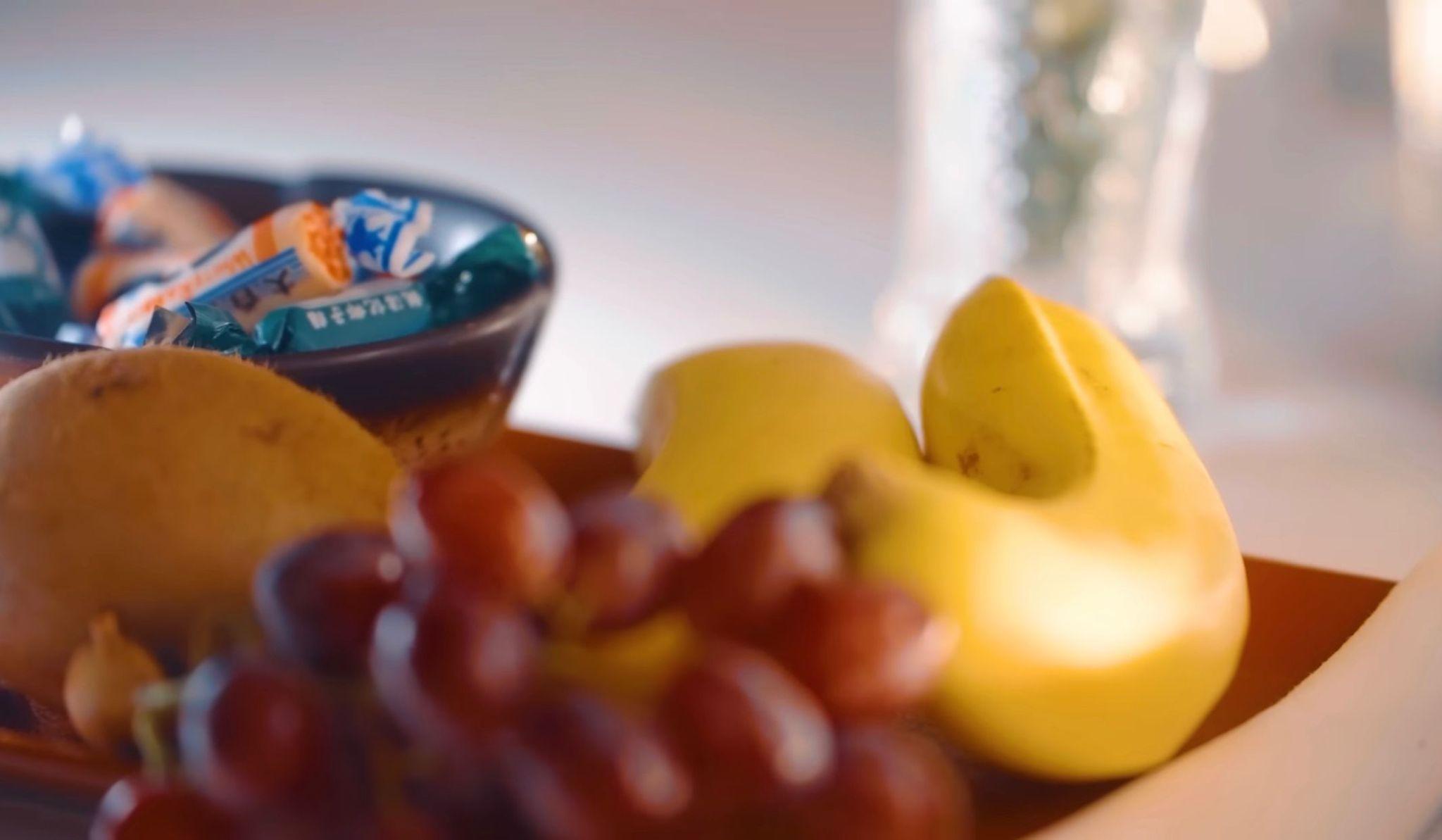 MV特寫兩條香蕉一幕…