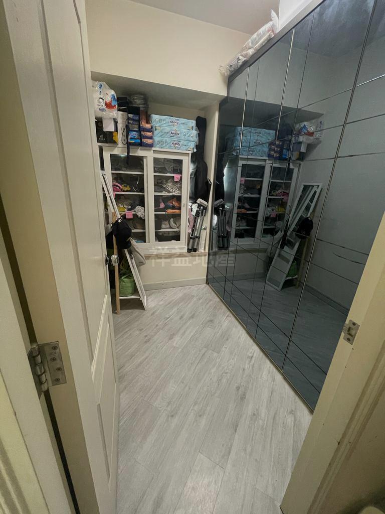 單位其中一間睡房改作衣帽間用途。(代理提供)