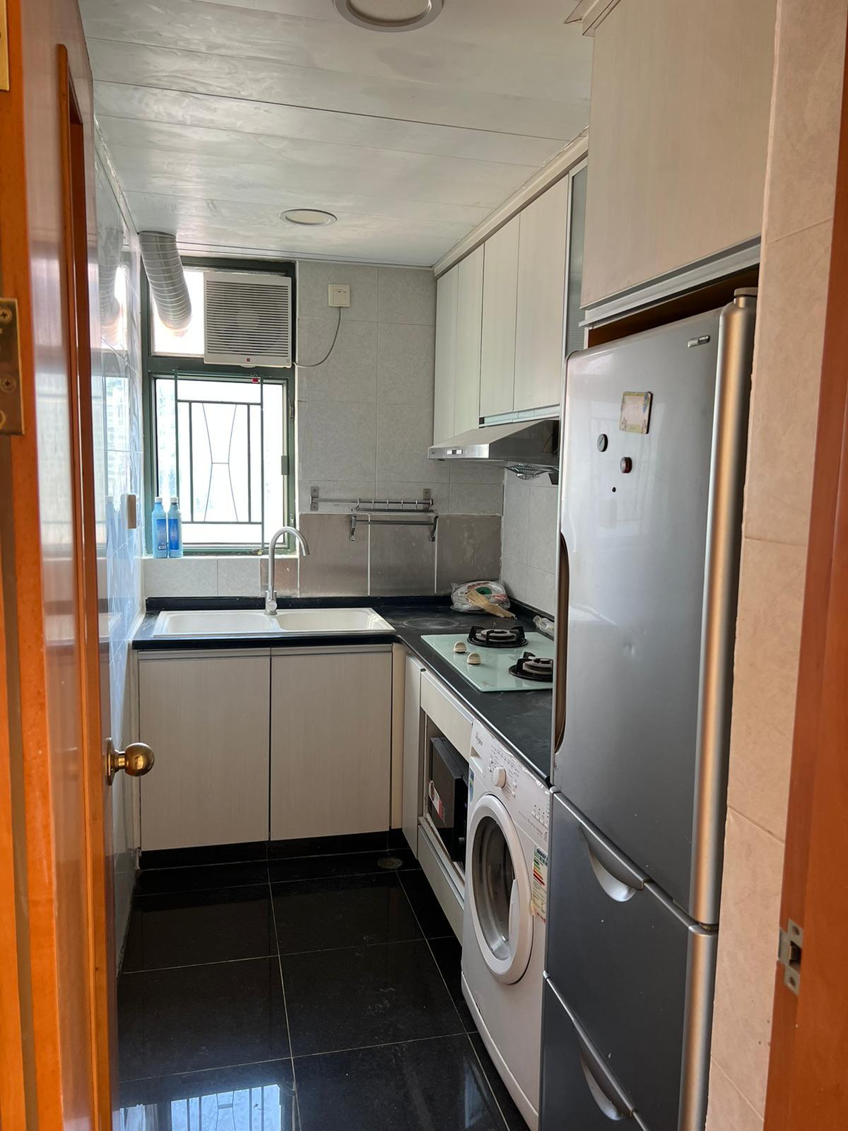 闊大的廚房,新淨企理,基本設備齊全。(代理提供)