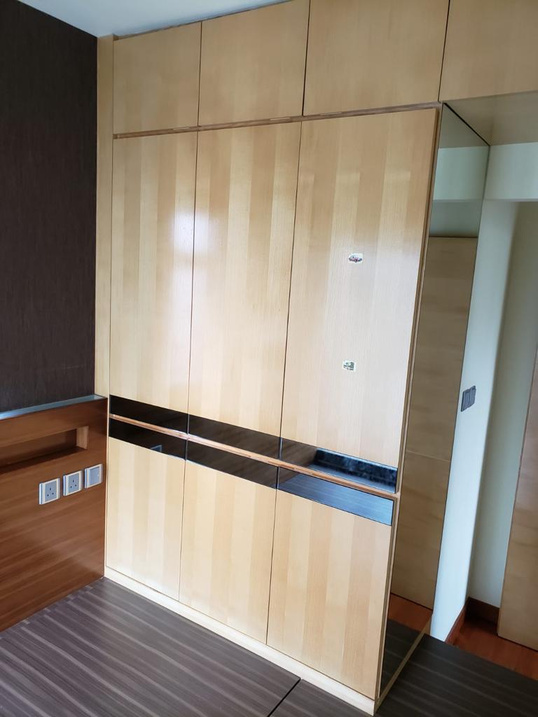 主人房設有置頂大衣櫃,十分實用。(代理提供)