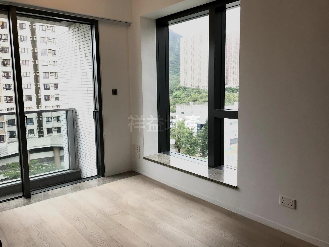 單位附設小露台,配合落地大窗設計,光猛開揚。(代理提供)