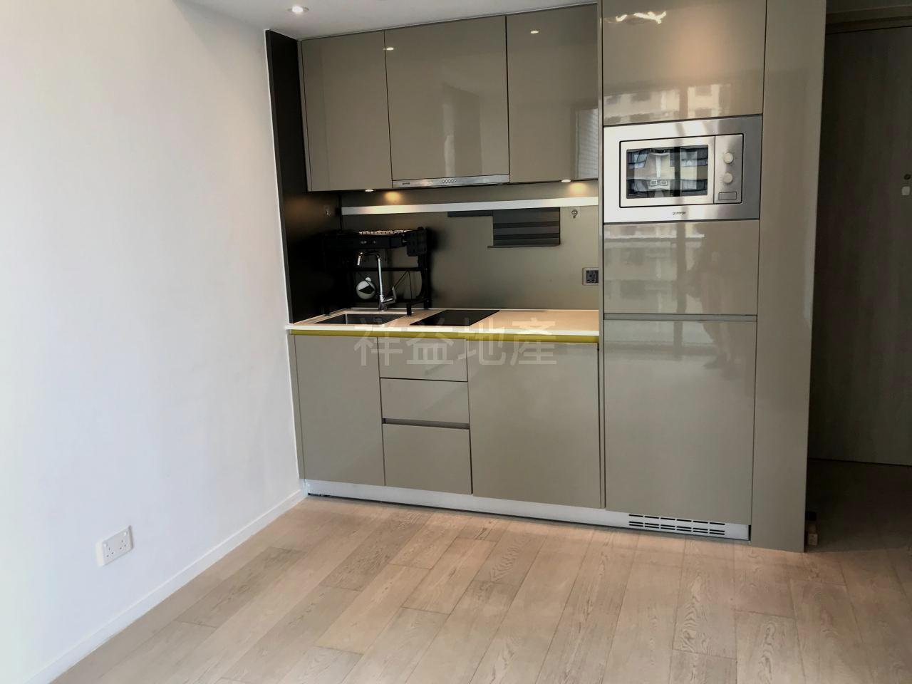 單位廚房為開放式設計,配套新淨齊全。(代理提供)