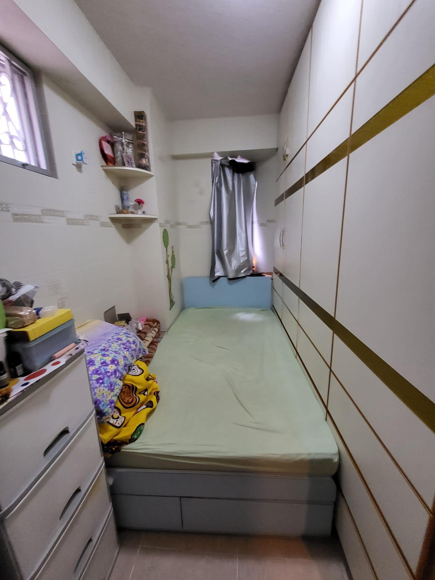 其中一間睡房面積不大,但四正易擺位。(資料圖片)