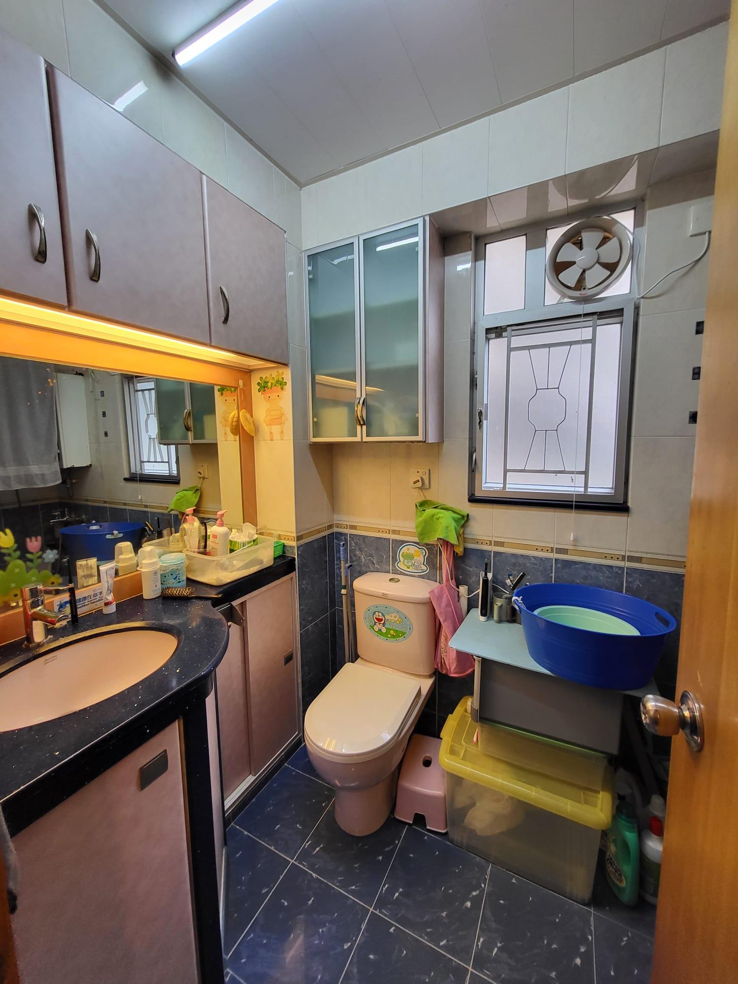 明廁浴室頗闊落。(資料圖片)