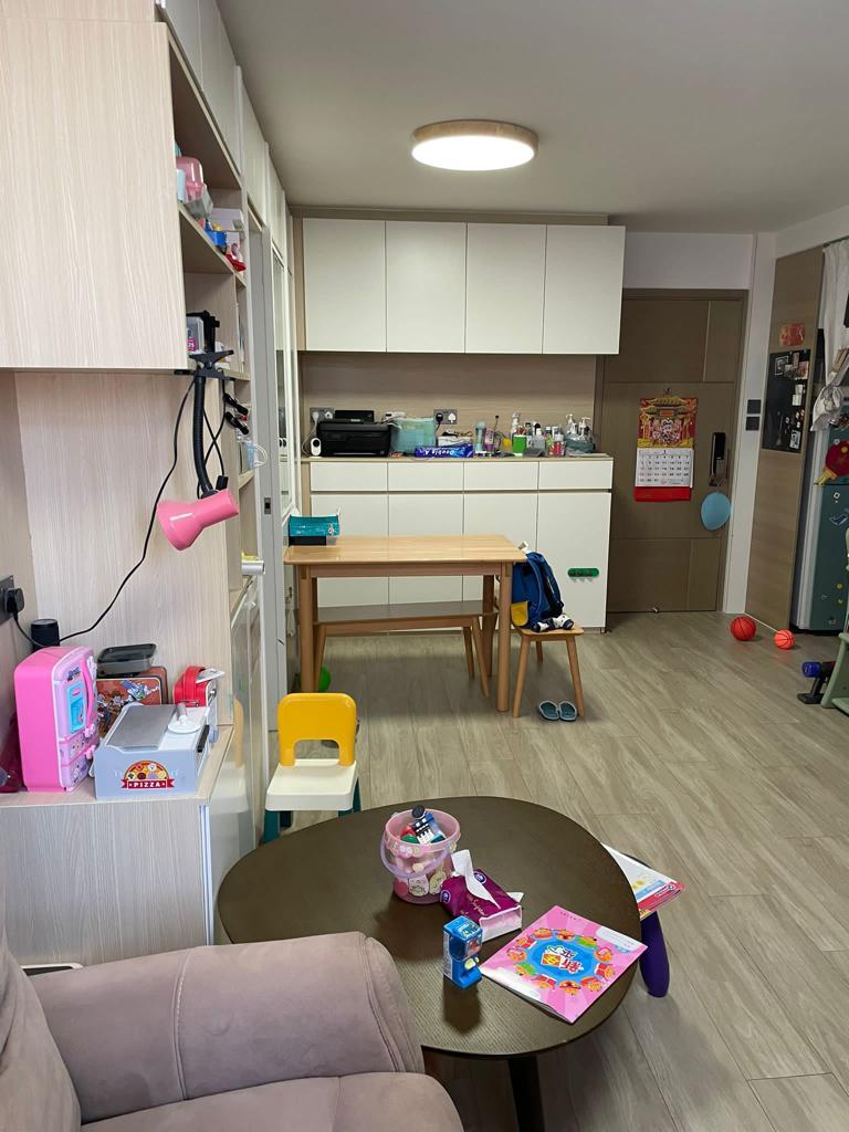 單位為兩房大廳開則,屬屋苑「大兩房」戶型。(代理提供)