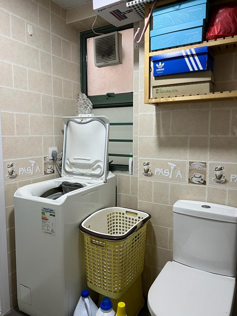 浴室空間算闊落。(代理提供)