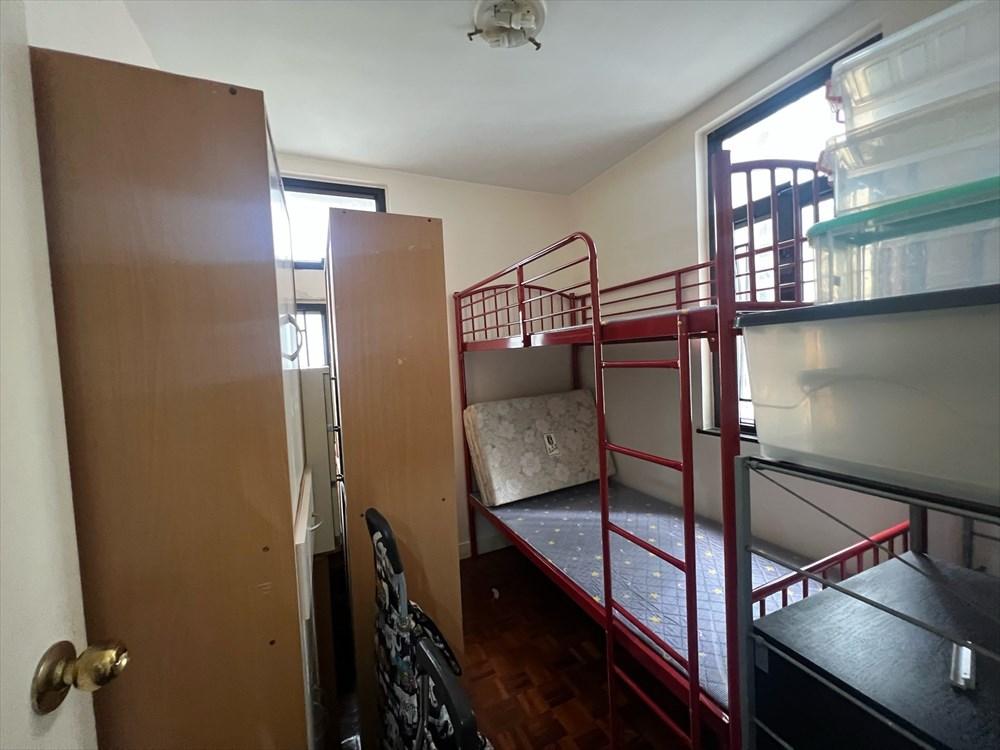 其中一間睡房設有兩邊窗戶,光猛兼通爽。(代理提供)