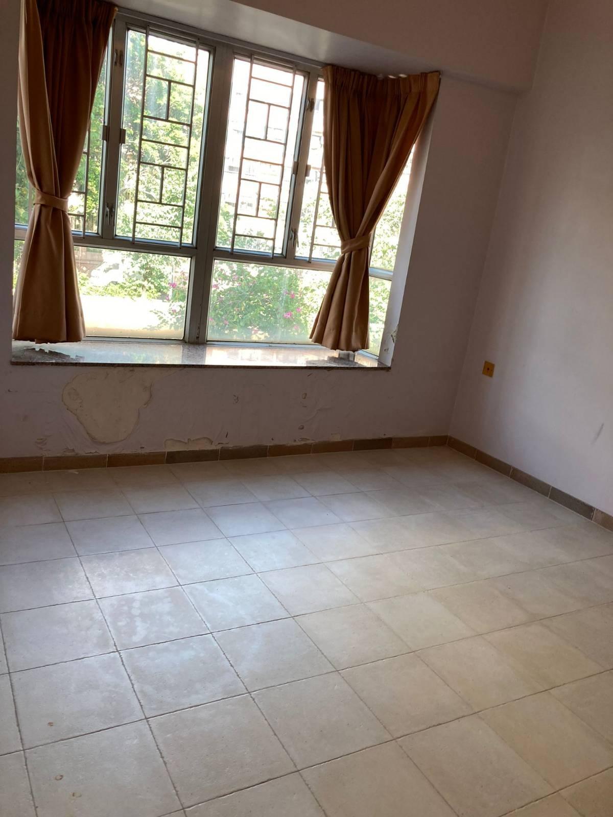 主人房面積頗大,設有大窗,景觀清幽開揚。(代理提供)