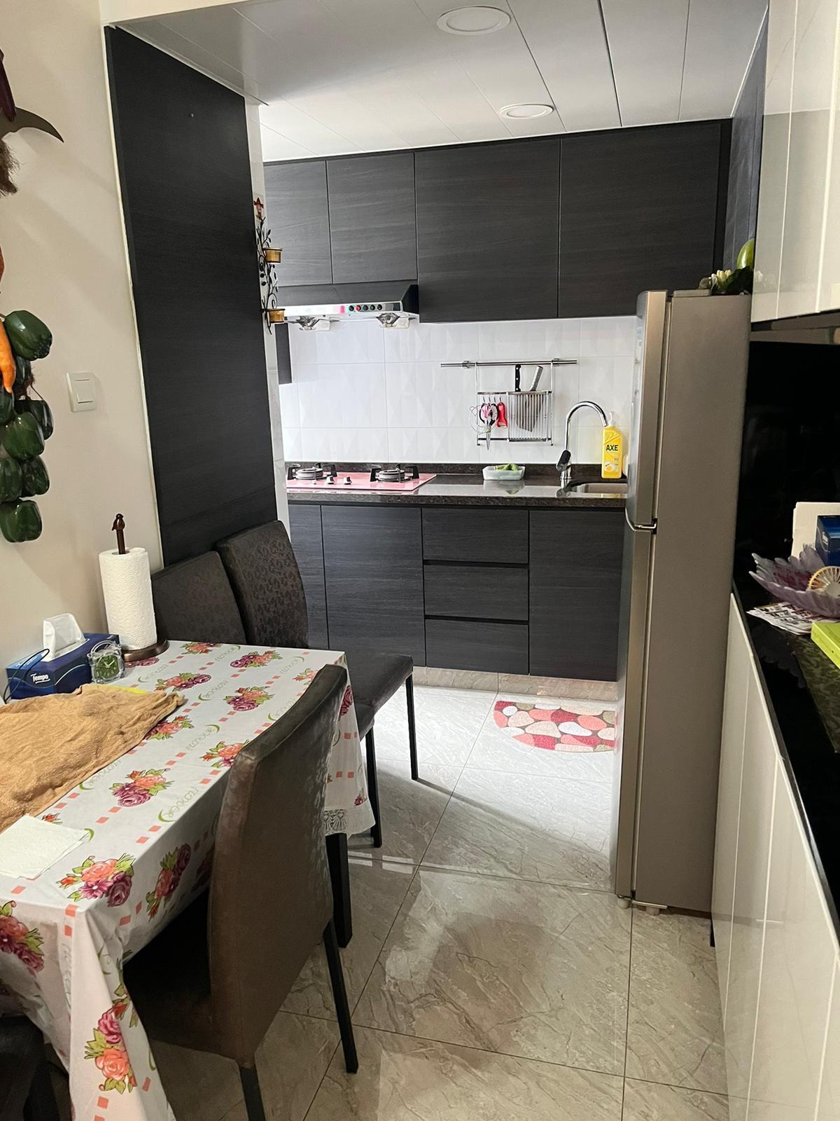 廚房採開放式設計,裝修新淨雅緻。(代理提供)