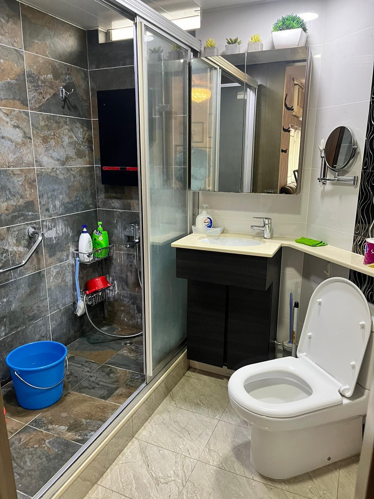 浴室面積寬敞,十分企理實用。(代理提供)