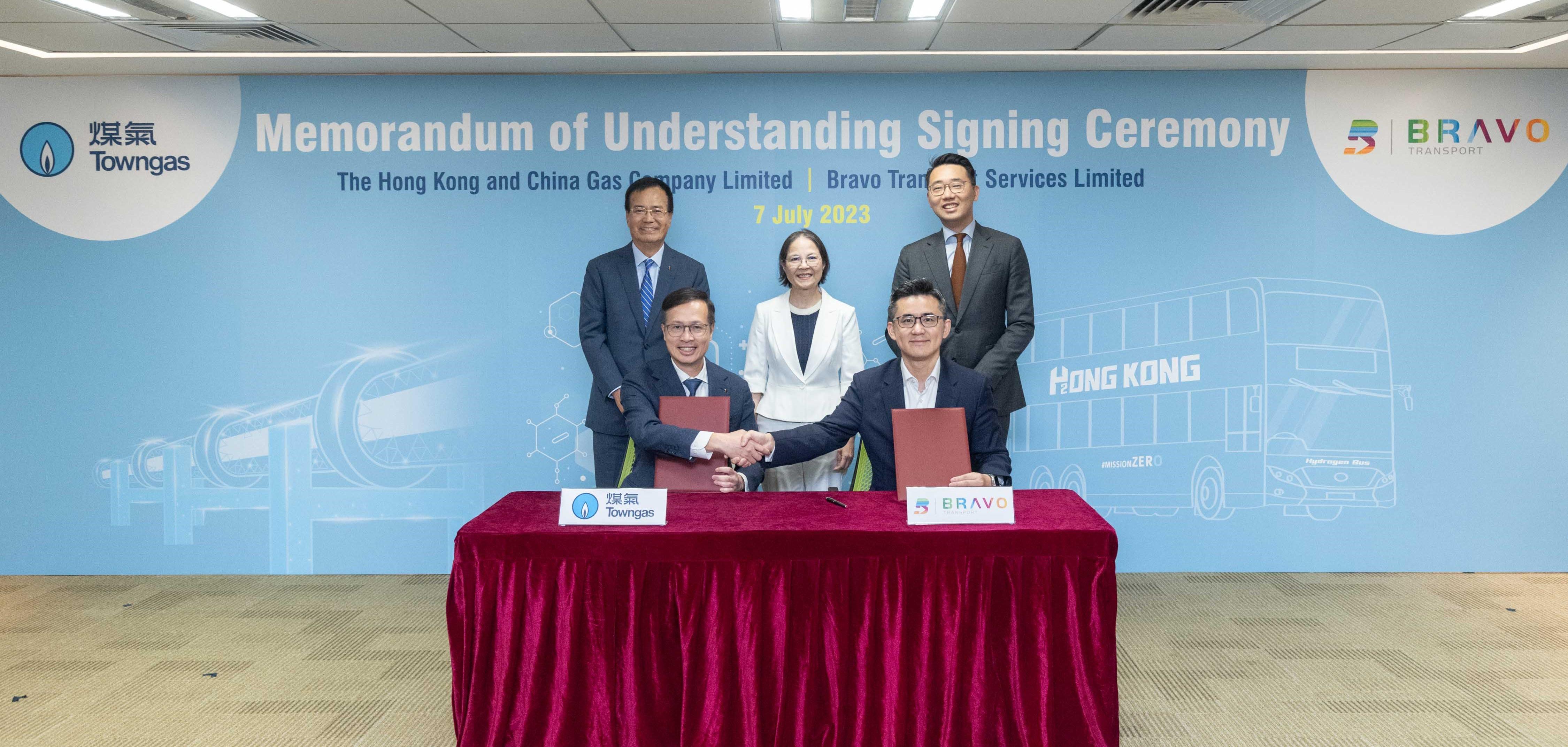 煤氣公司與城巴母公司匯達交通服務日前簽署合作備忘錄,共同探討將氫氣作為公共巴士燃料的替代能源,並就氫氣相關業務和市場計劃進行資訊交流。