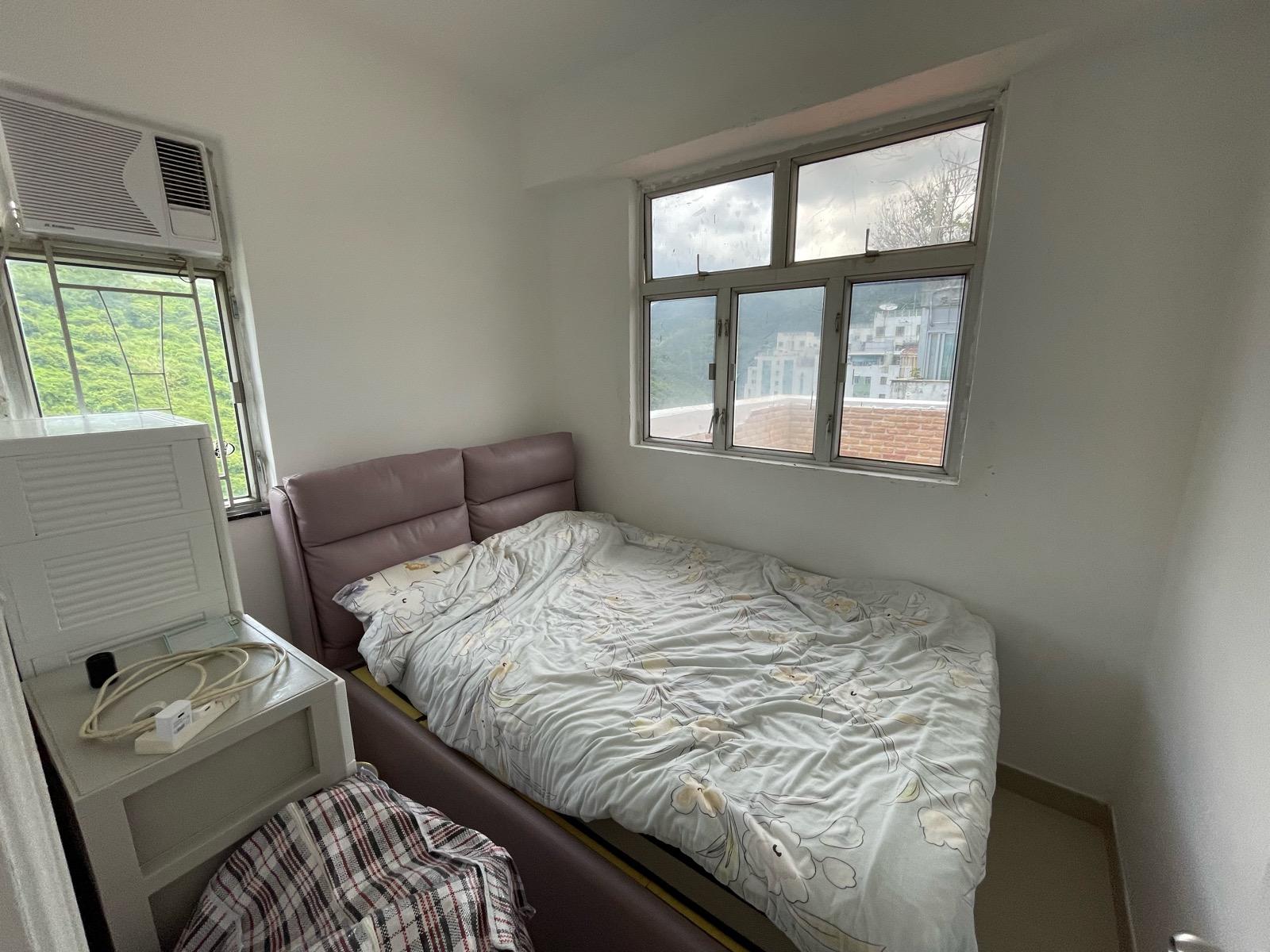 單位為一房間隔,一邊窗面向自家平台,另一邊窗戶則望全山景。