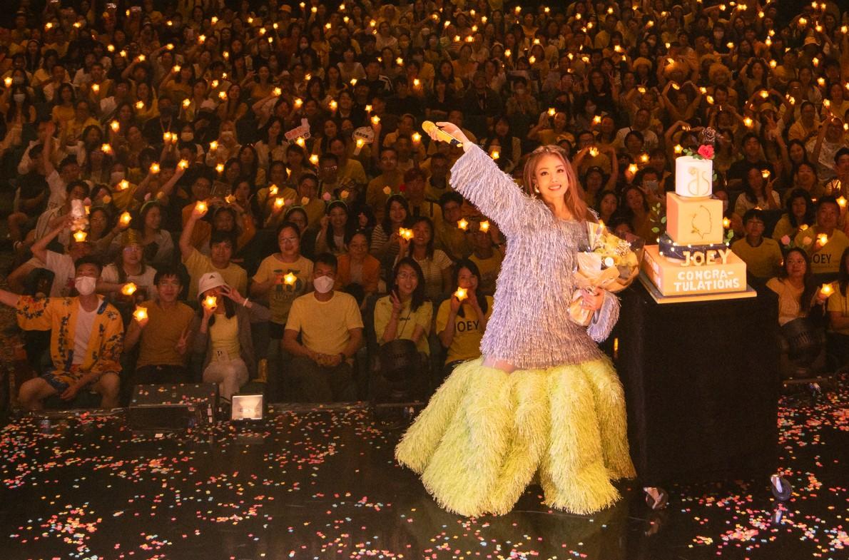 容祖兒的《ANOTHER SIDE….JOEY•MY SECRET•LIVE》演唱會開足34場。