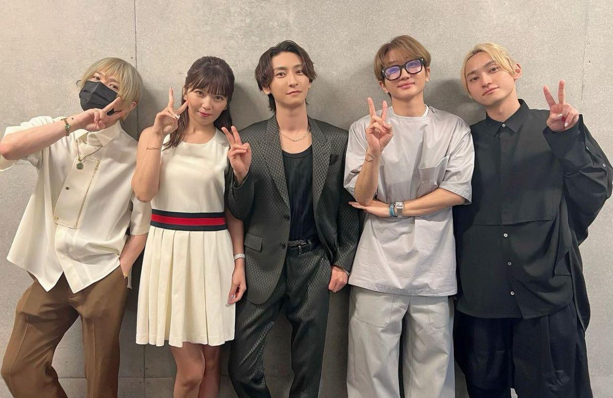 與真司郎獲AAA隊友支持,完騷後跟西島隆弘、宇野實彩子、日高光啓、末吉秀太合照留念。