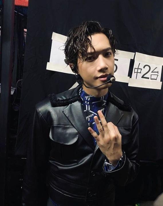 Stanley邱士縉,參加《全民造星》前是一名舞蹈員,亦是跳唱組合MIRROR成員之一