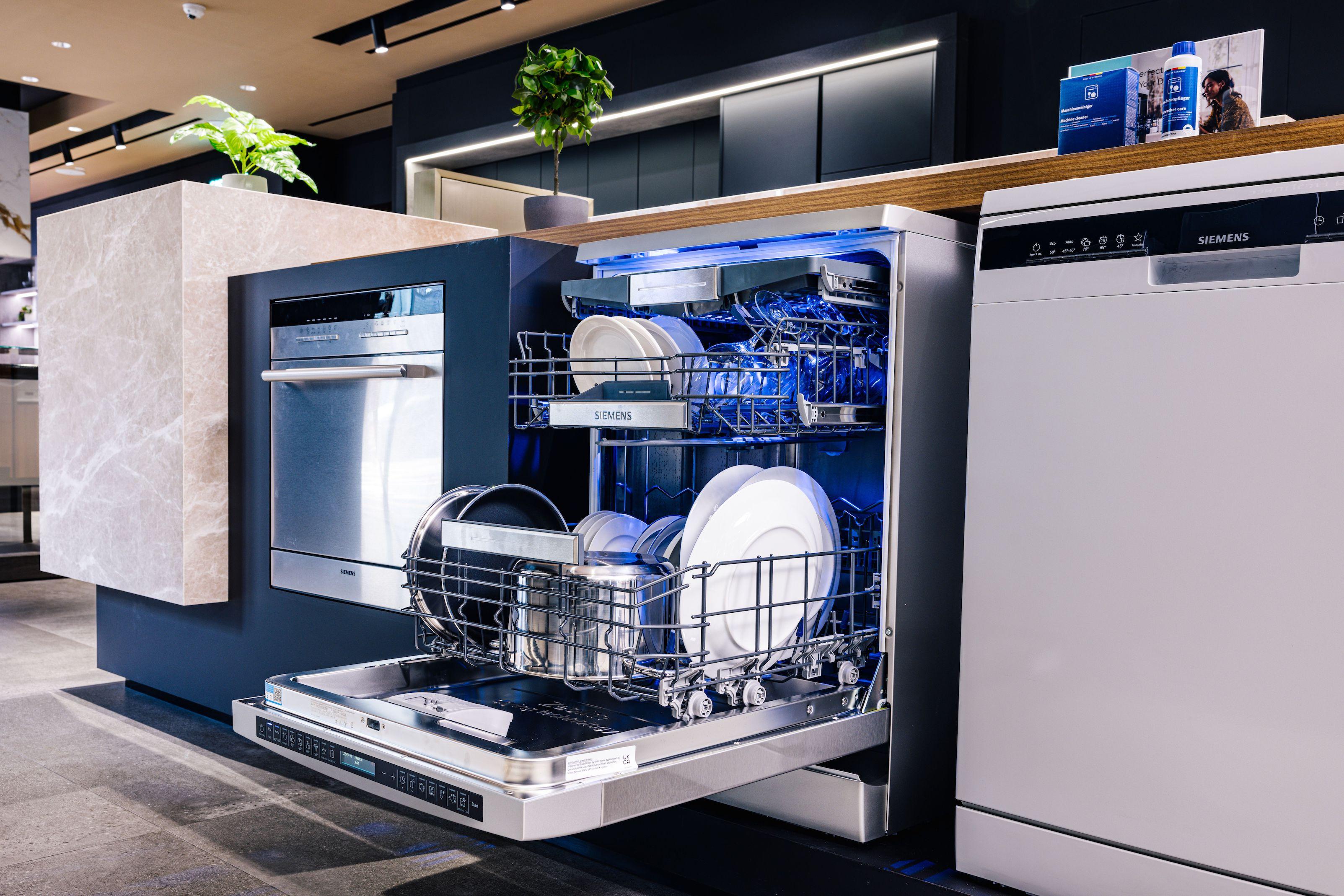 Siemens「智識洗」洗碗機設有7大智能感應器和智感AI 清洗程序,能準確去除99.999%病菌及細菌。