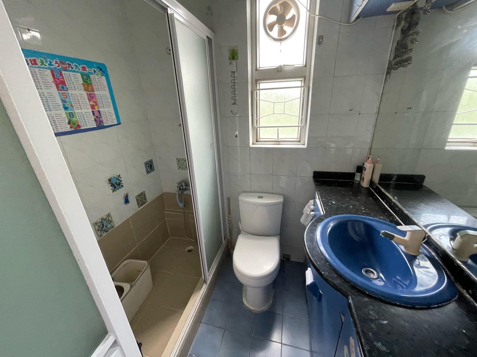 浴室闊落實用。