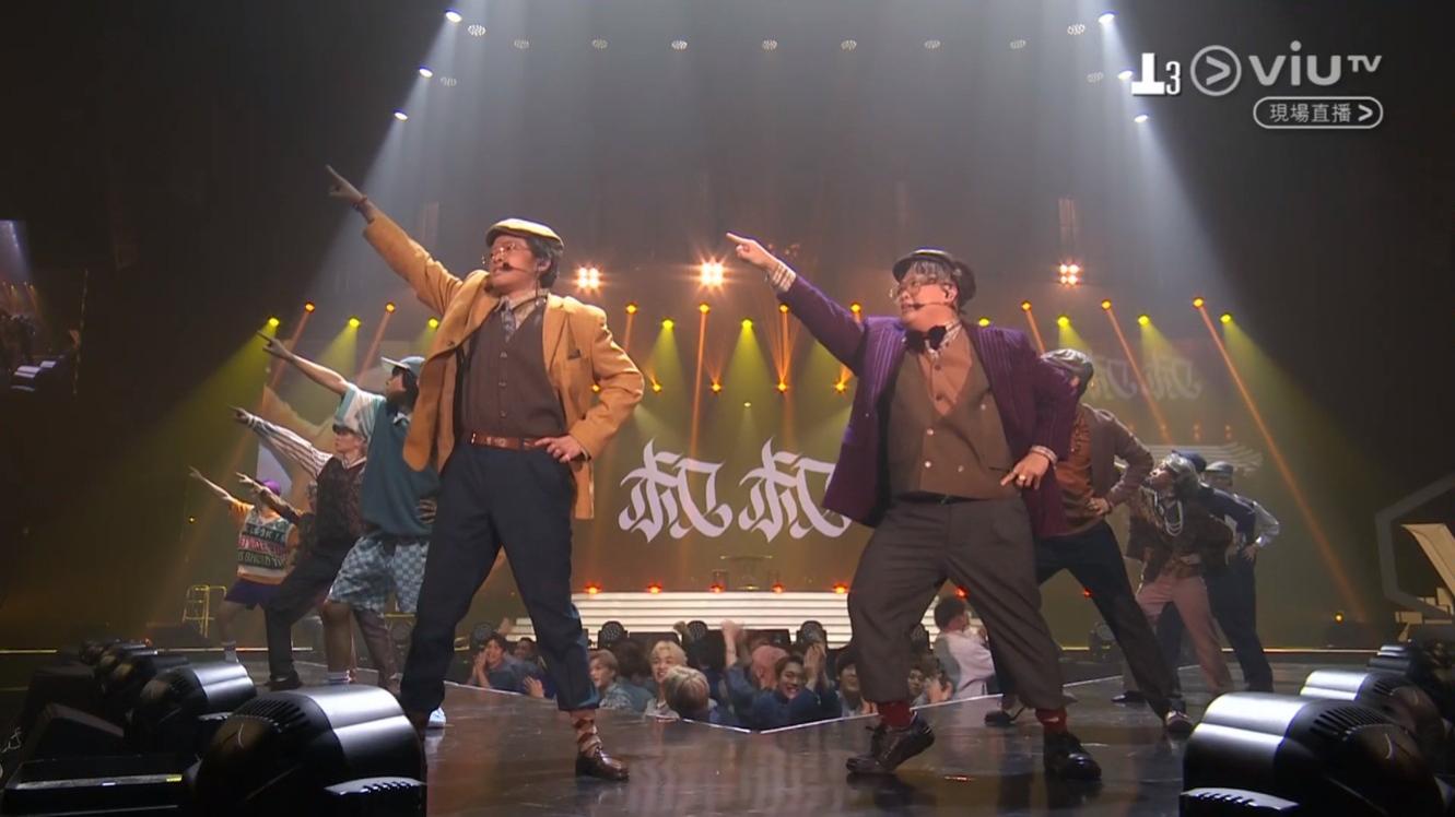 Taco與肥仔扮Uncle又跳又唱。