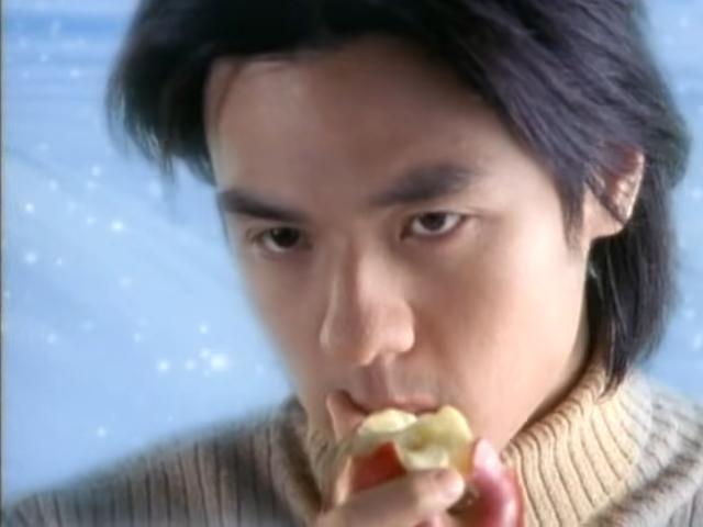 馮德倫自言在《北極雪》MV中,似Kelly的弟弟。