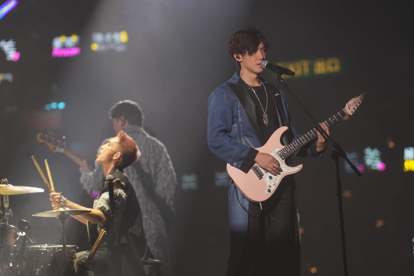 邱士縉Stanley@MIRROR承認出多些歌不是主要方向。