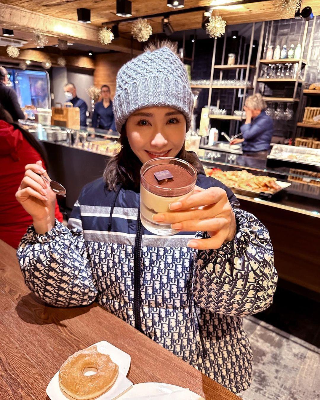 黎姿曾公開說過,對於祖父黎民偉做的事,覺得「很驕傲」。