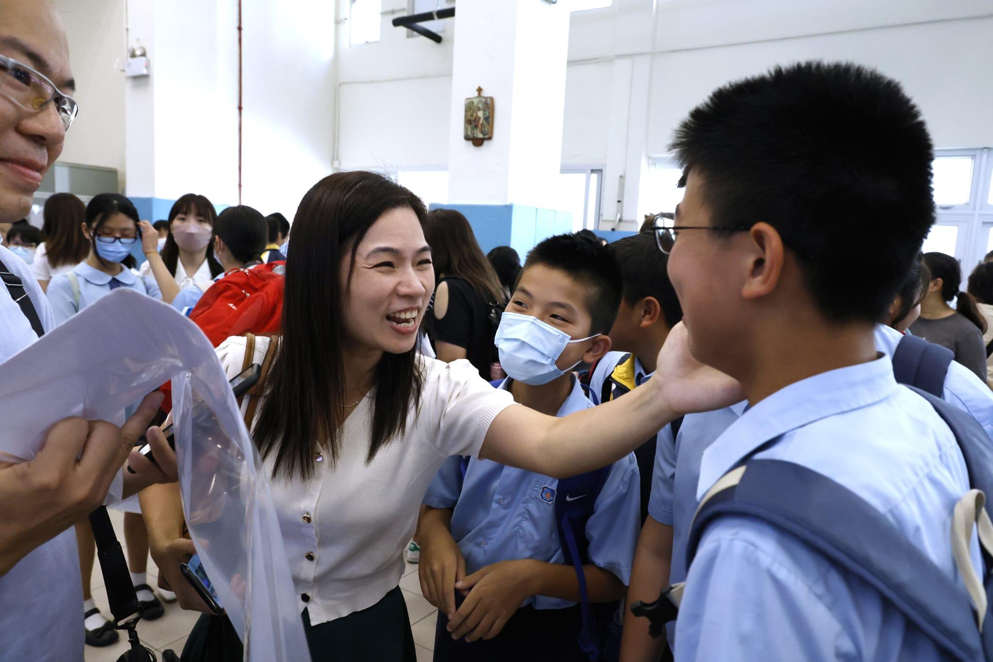 升中派位2023|今放榜91%學生獲派首三志願 學生家長喜極而泣 (更新)