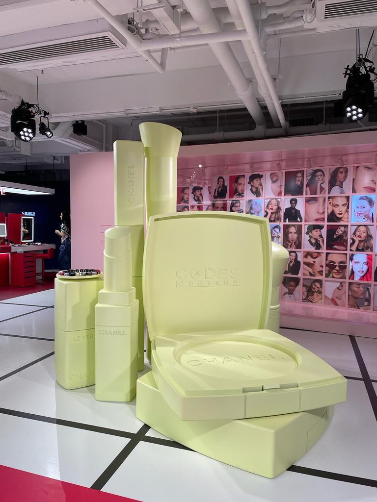 現場有多個巨型打卡位,以CODES COULEUR限量系列的色彩為主題。